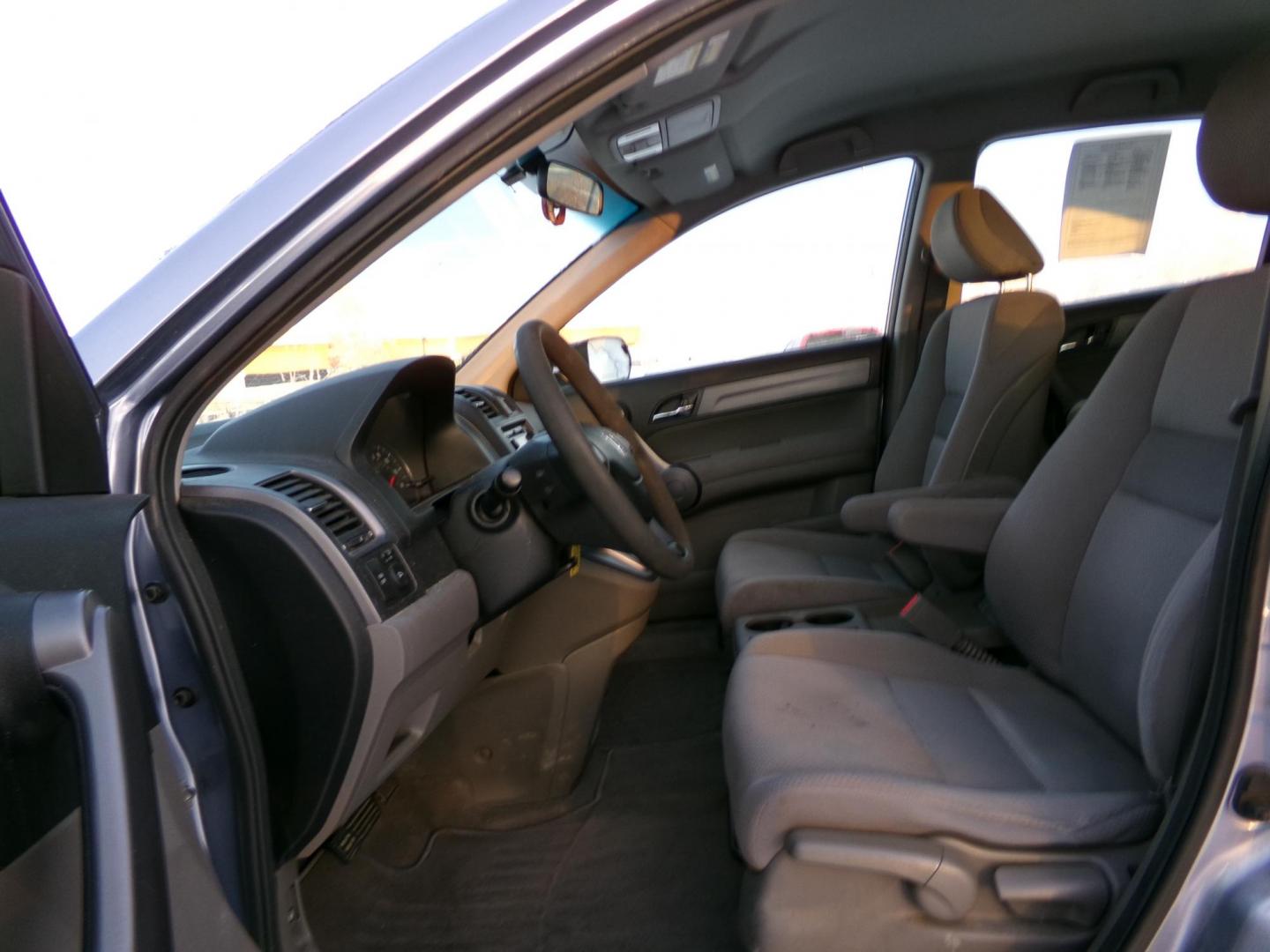 2008 Blue Honda CR-V LX 4WD AT (JHLRE48378C) with an 2.4L L4 DOHC 16V engine, 5-Speed Automatic Overdrive transmission, located at 2630 Philips Field Rd., Fairbanks, AK, 99709, (907) 458-0593, 64.848068, -147.780609 - Photo#5