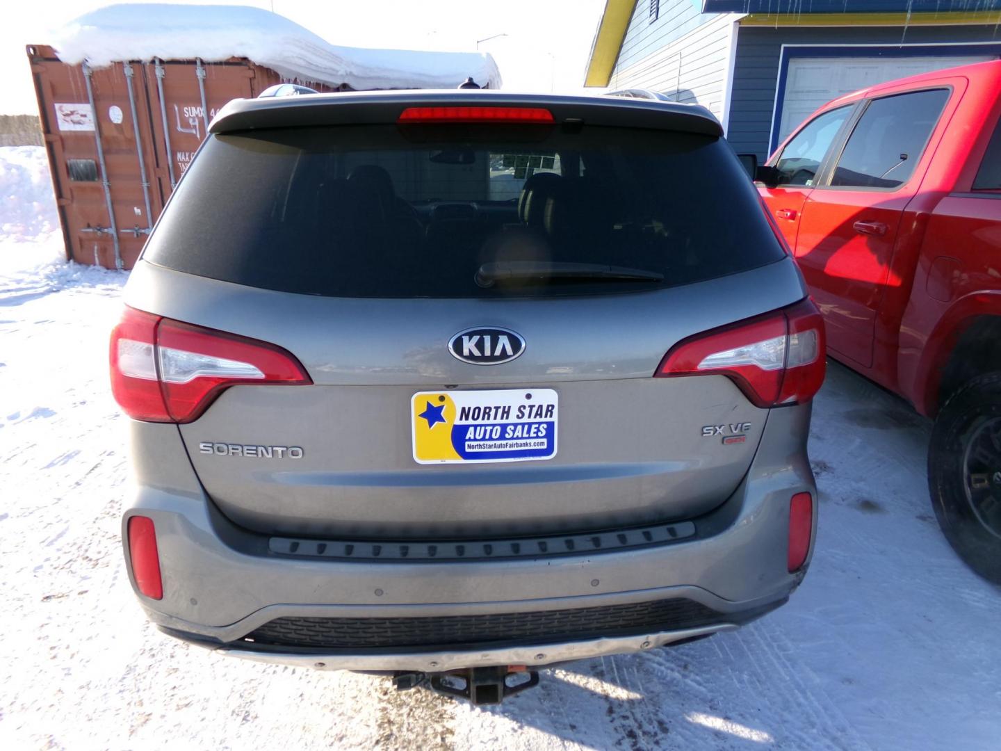 2014 Kia Sorento SX V6 AWD (5XYKWDA70EG) with an 3.3L V6 DOHC 24V engine, 6-Speed Automatic transmission, located at 2630 Philips Field Rd., Fairbanks, AK, 99709, (907) 458-0593, 64.848068, -147.780609 - Photo#3