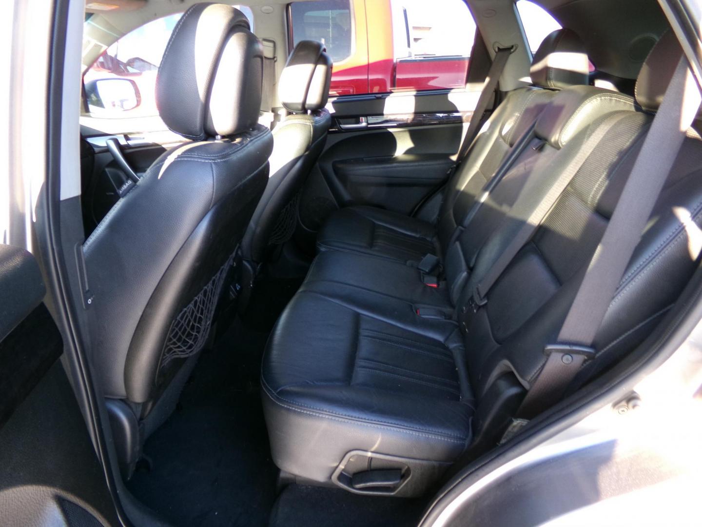 2014 Kia Sorento SX V6 AWD (5XYKWDA70EG) with an 3.3L V6 DOHC 24V engine, 6-Speed Automatic transmission, located at 2630 Philips Field Rd., Fairbanks, AK, 99709, (907) 458-0593, 64.848068, -147.780609 - Photo#5