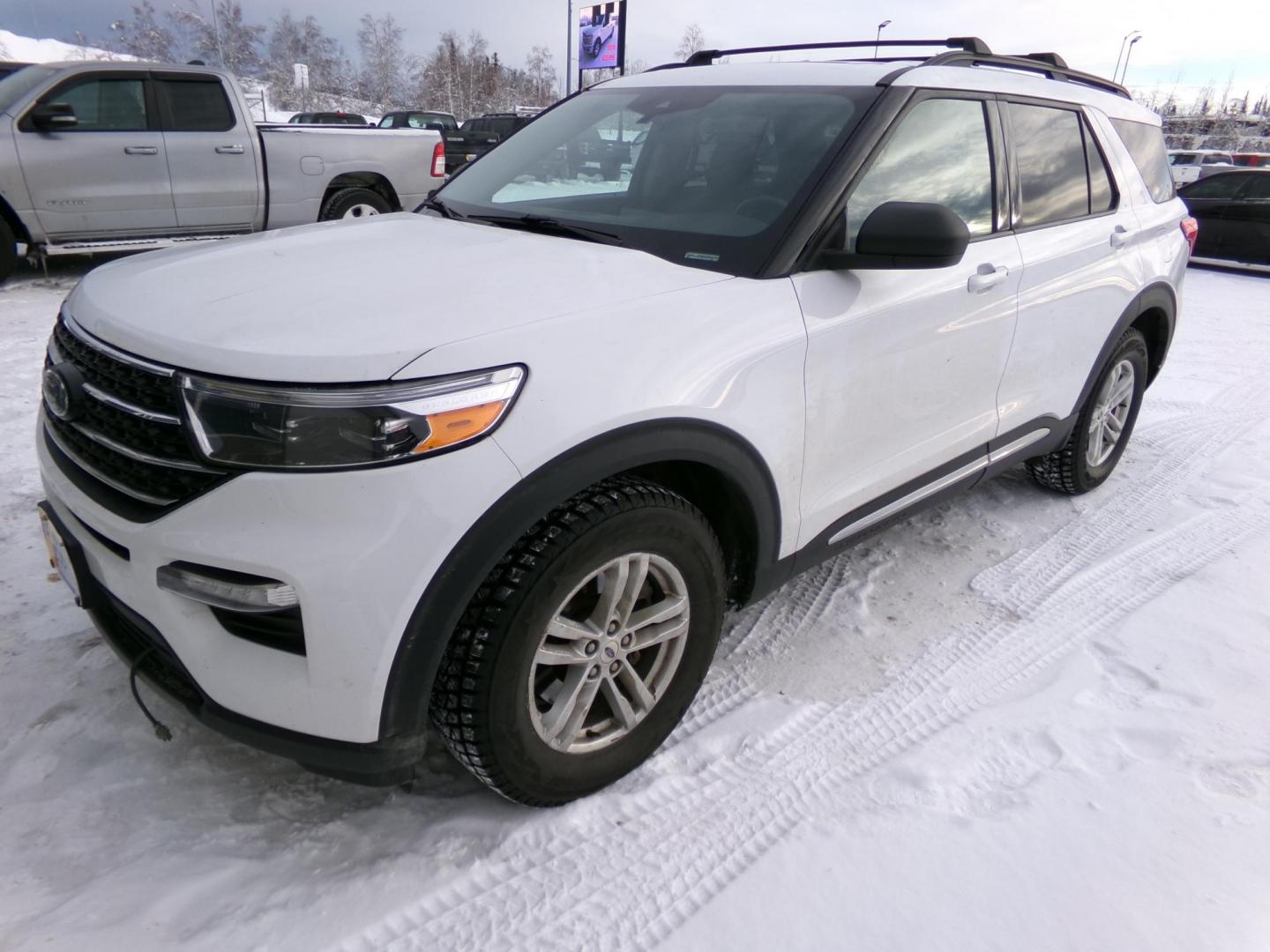 2020 White Ford Explorer XLT AWD (1FMSK8DH5LG) with an 2.3L L4 DOHC 16V engine, 10A transmission, located at 2630 Philips Field Rd., Fairbanks, AK, 99709, (907) 458-0593, 64.848068, -147.780609 - Photo#0