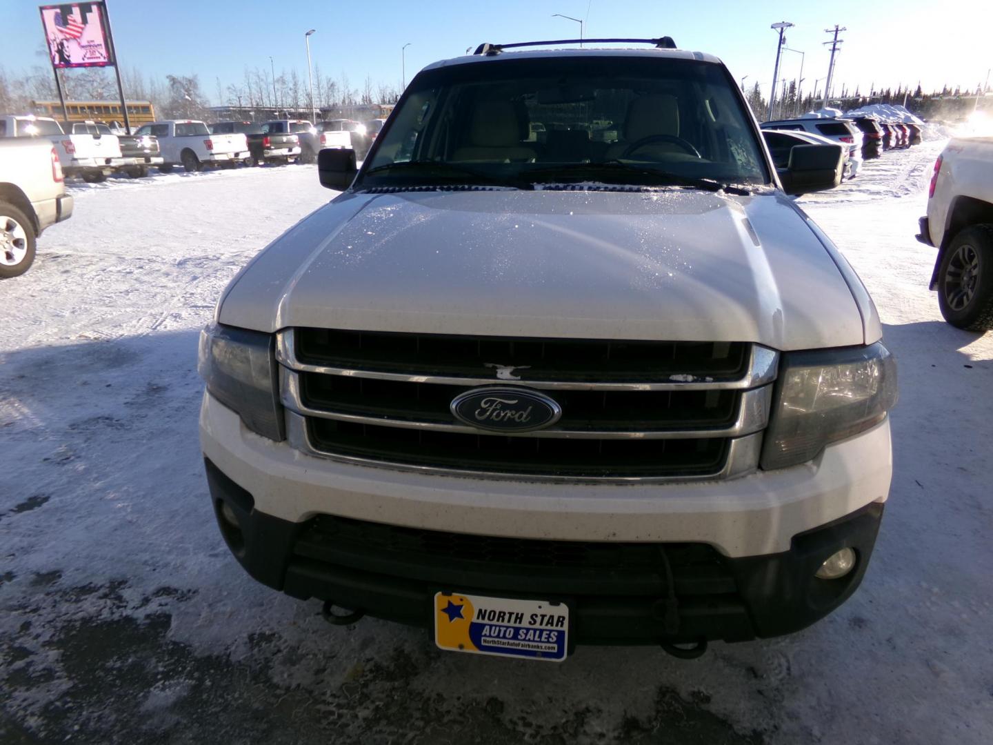 2015 White Ford Expedition XL 4WD (1FMJU1GT7FE) with an 3.5L V6 DOHC 24V FFV engine, 6-Speed Automatic transmission, located at 2630 Philips Field Rd., Fairbanks, AK, 99709, (907) 458-0593, 64.848068, -147.780609- Photo#1