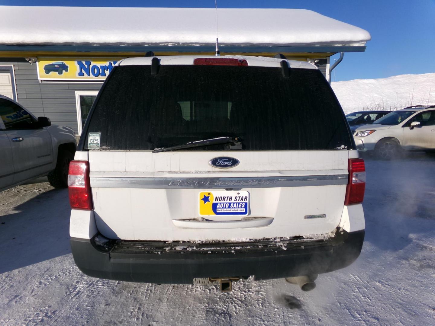2015 White Ford Expedition XL 4WD (1FMJU1GT7FE) with an 3.5L V6 DOHC 24V FFV engine, 6-Speed Automatic transmission, located at 2630 Philips Field Rd., Fairbanks, AK, 99709, (907) 458-0593, 64.848068, -147.780609- Photo#3