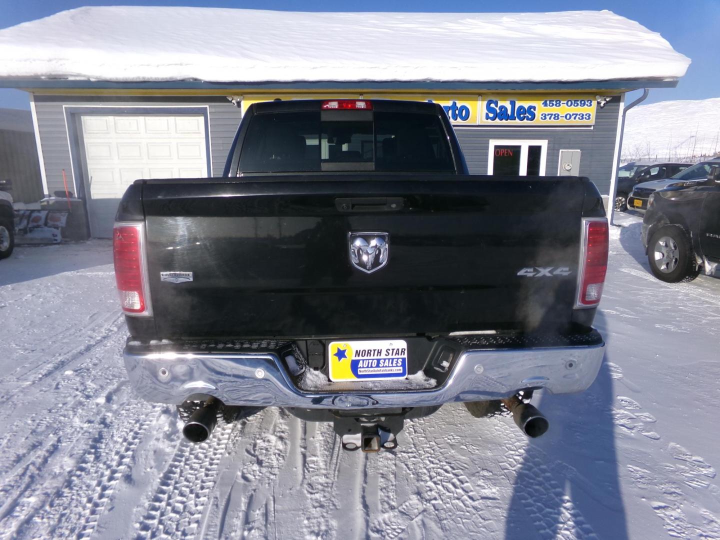 2017 Black /Black Dodge 1500 Laramie Crew Cab SWB 4WD (1C6RR7NT1HS) with an 5.7L V8 OHV 16V engine, 8A transmission, located at 2630 Philips Field Rd., Fairbanks, AK, 99709, (907) 458-0593, 64.848068, -147.780609 - Photo#3