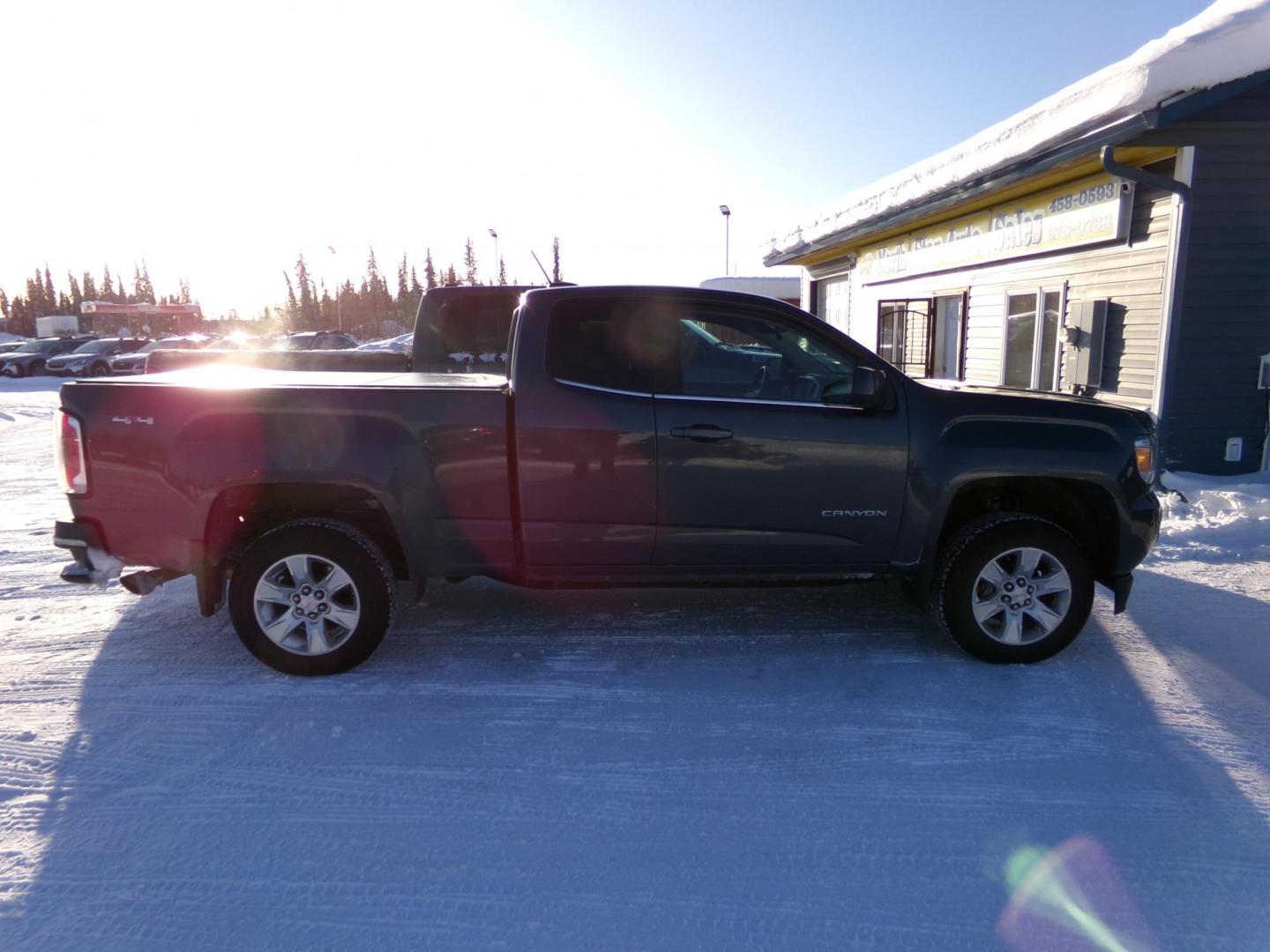 2016 Grey GMC Canyon SLE Ext. Cab 4WD (1GTH6CE38G1) with an 3.6L V6 DOHC 24V engine, 6A transmission, located at 2630 Philips Field Rd., Fairbanks, AK, 99709, (907) 458-0593, 64.848068, -147.780609 - Photo#2