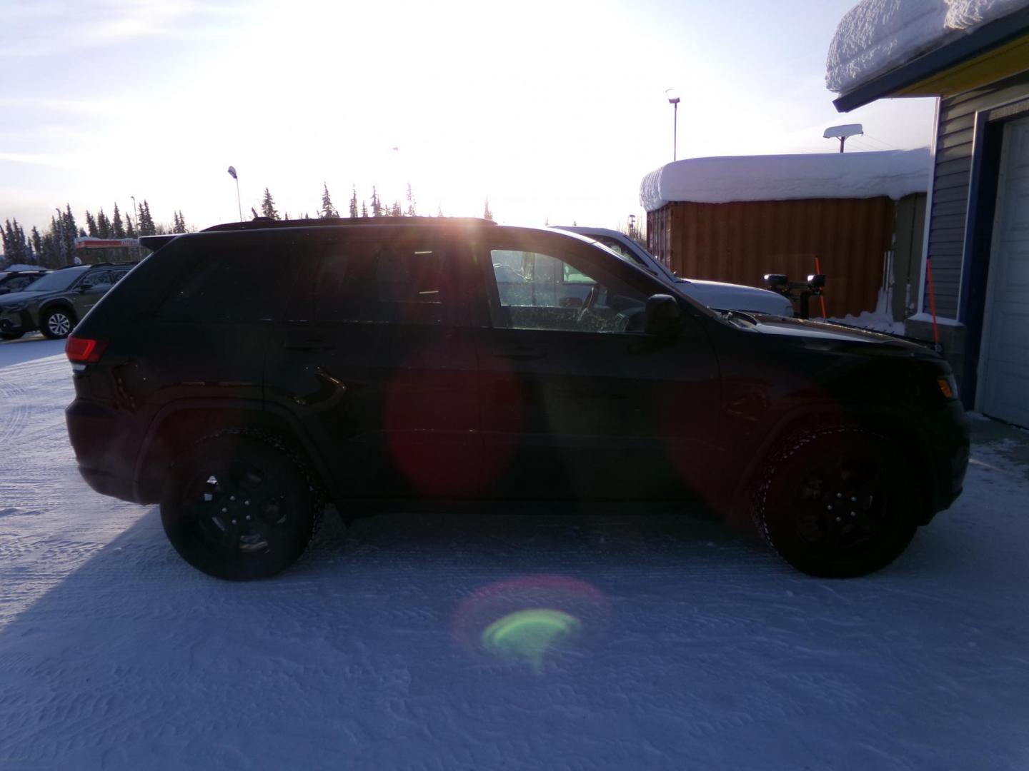 2019 Black Jeep Grand Cherokee Laredo 4WD (1C4RJFAGXKC) with an 3.6L V6 DOHC 24V engine, 8A transmission, located at 2630 Philips Field Rd., Fairbanks, AK, 99709, (907) 458-0593, 64.848068, -147.780609 - Photo#2