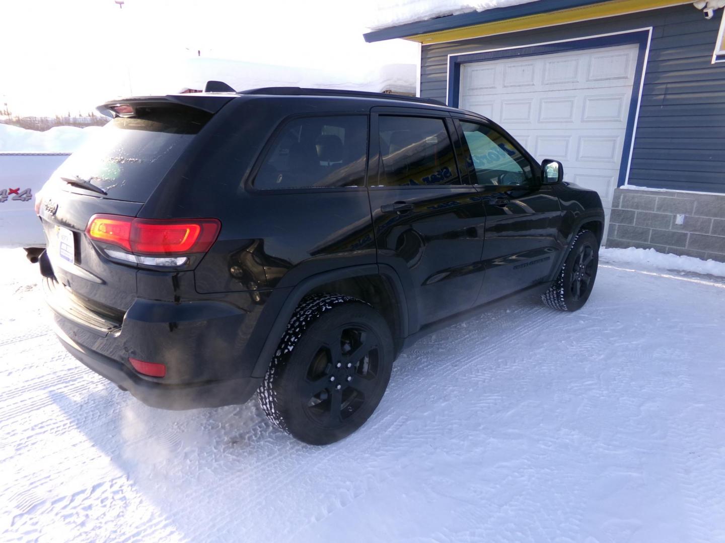 2019 Black Jeep Grand Cherokee Laredo 4WD (1C4RJFAGXKC) with an 3.6L V6 DOHC 24V engine, 8A transmission, located at 2630 Philips Field Rd., Fairbanks, AK, 99709, (907) 458-0593, 64.848068, -147.780609 - Photo#4