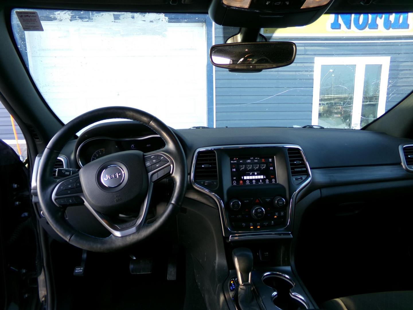 2019 Black Jeep Grand Cherokee Laredo 4WD (1C4RJFAGXKC) with an 3.6L V6 DOHC 24V engine, 8A transmission, located at 2630 Philips Field Rd., Fairbanks, AK, 99709, (907) 458-0593, 64.848068, -147.780609 - Photo#7