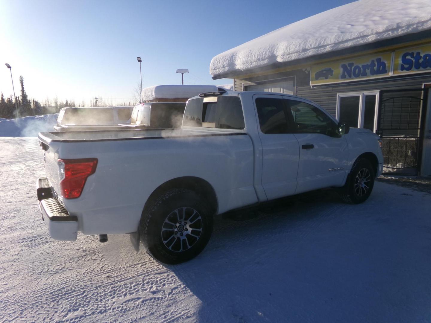 2022 White Nissan Titan SV King Cab 4WD (1N6AA1CD3NN) with an 5.6L V8 DOHC 32V engine, 9A transmission, located at 2630 Philips Field Rd., Fairbanks, AK, 99709, (907) 458-0593, 64.848068, -147.780609 - Photo#2