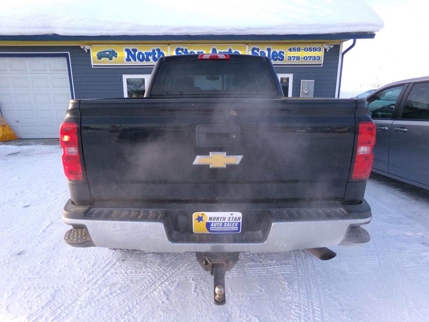 2018 Black Chevrolet Silverado 2500HD LT Crew Cab 4WD (1GC1KVEG6JF) with an 6.0L V8 OHV 16V FFV engine, 6A transmission, located at 2630 Philips Field Rd., Fairbanks, AK, 99709, (907) 458-0593, 64.848068, -147.780609 - Photo#3