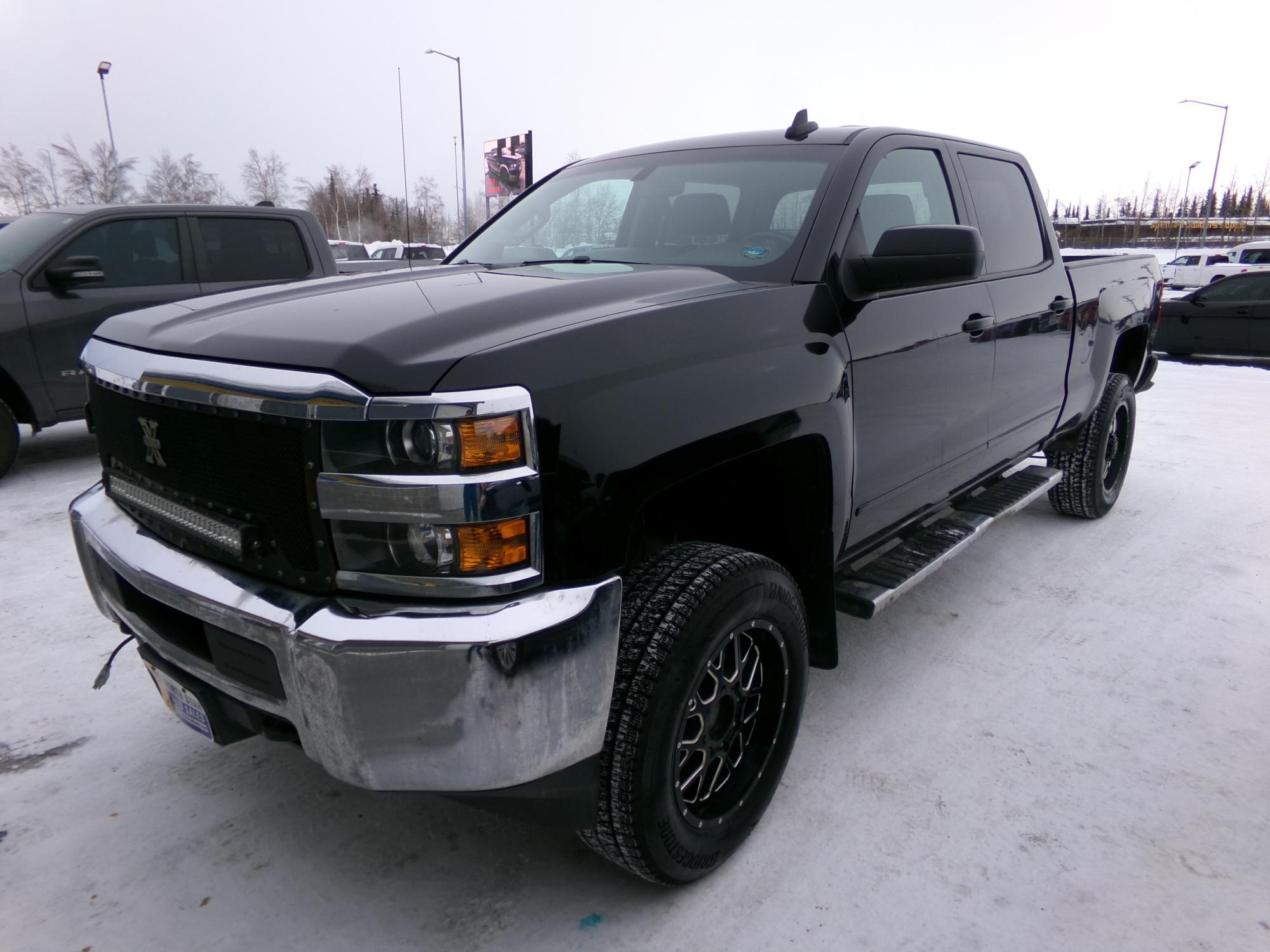 photo of 2018 Chevrolet Silverado 2500HD LT Crew Cab 4WD