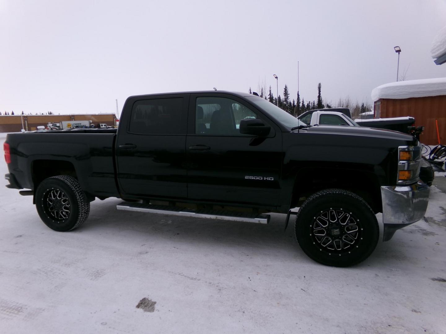 2018 Black Chevrolet Silverado 2500HD LT Crew Cab 4WD (1GC1KVEG6JF) with an 6.0L V8 OHV 16V FFV engine, 6A transmission, located at 2630 Philips Field Rd., Fairbanks, AK, 99709, (907) 458-0593, 64.848068, -147.780609 - Photo#2