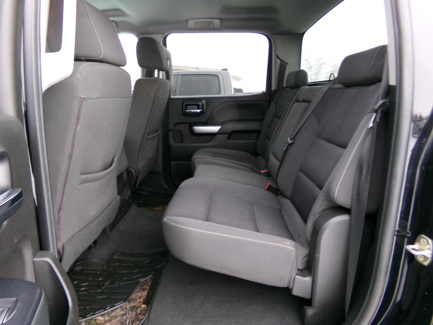 2018 Black Chevrolet Silverado 2500HD LT Crew Cab 4WD (1GC1KVEG6JF) with an 6.0L V8 OHV 16V FFV engine, 6A transmission, located at 2630 Philips Field Rd., Fairbanks, AK, 99709, (907) 458-0593, 64.848068, -147.780609 - Photo#5