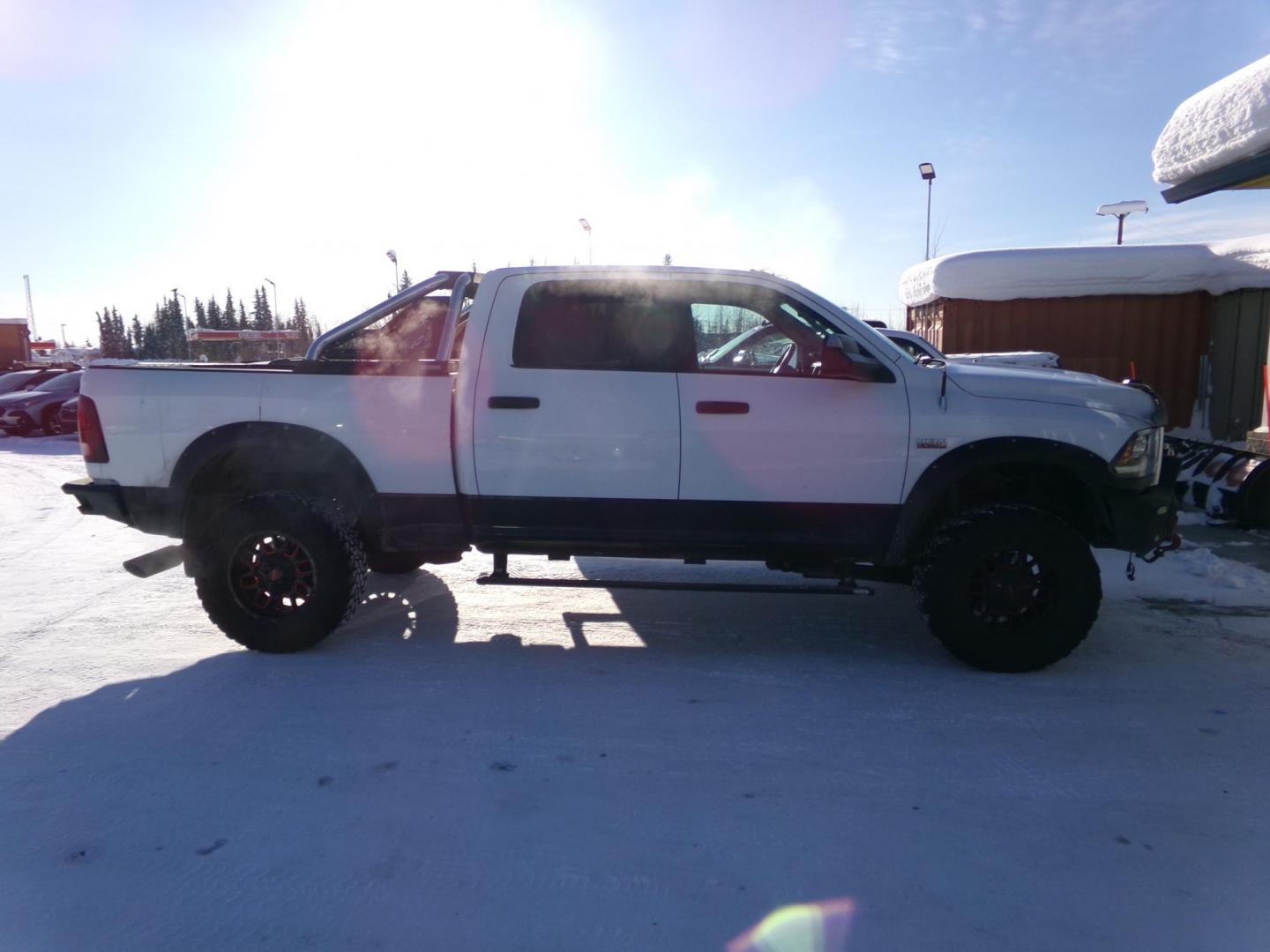 2016 White /Black Dodge 2500 Power Wagon Crew Cab SWB 4WD (3C6TR5EJ8GG) with an 6.4L V8 engine, 6A transmission, located at 2630 Philips Field Rd., Fairbanks, AK, 99709, (907) 458-0593, 64.848068, -147.780609 - Photo#2