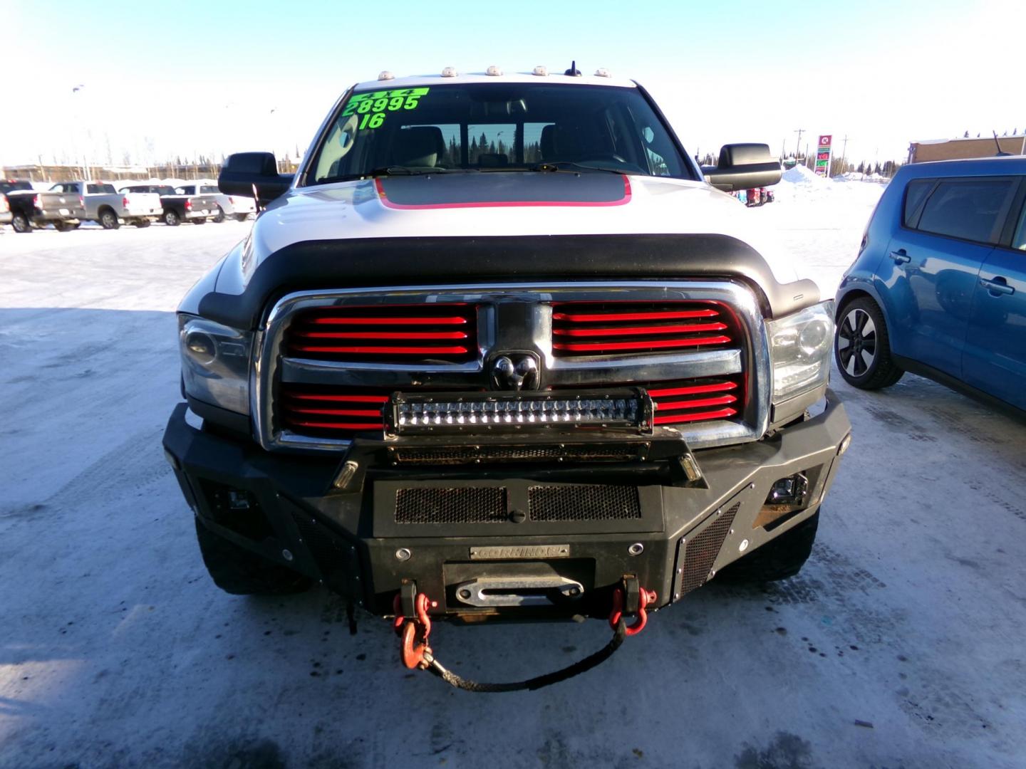2016 White /Black Dodge 2500 Power Wagon Crew Cab SWB 4WD (3C6TR5EJ8GG) with an 6.4L V8 engine, 6A transmission, located at 2630 Philips Field Rd., Fairbanks, AK, 99709, (907) 458-0593, 64.848068, -147.780609 - Photo#1