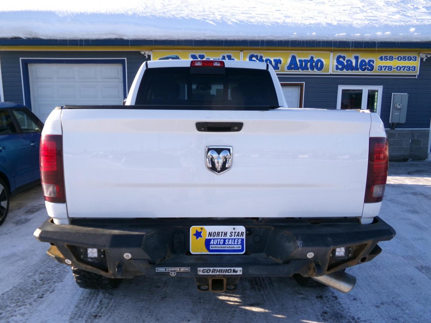 2016 White /Black Dodge 2500 Power Wagon Crew Cab SWB 4WD (3C6TR5EJ8GG) with an 6.4L V8 engine, 6A transmission, located at 2630 Philips Field Rd., Fairbanks, AK, 99709, (907) 458-0593, 64.848068, -147.780609 - Photo#3