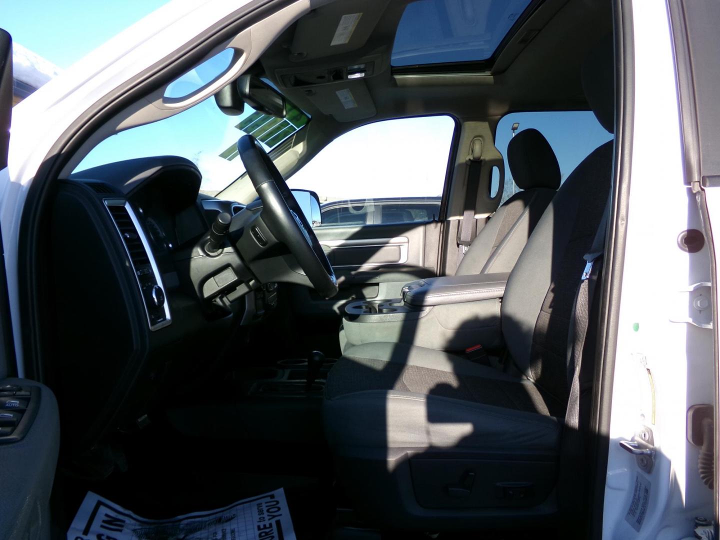 2016 White /Black Dodge 2500 Power Wagon Crew Cab SWB 4WD (3C6TR5EJ8GG) with an 6.4L V8 engine, 6A transmission, located at 2630 Philips Field Rd., Fairbanks, AK, 99709, (907) 458-0593, 64.848068, -147.780609 - Photo#4