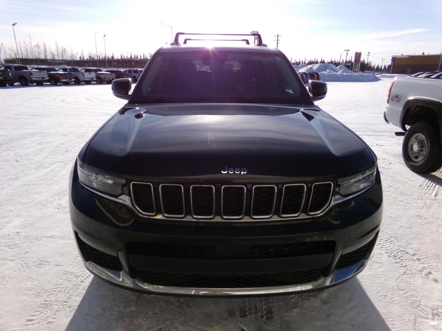 2021 Black /Black Jeep Grand Cherokee Limited 4WD (1C4RJKBG7M8) with an 3.6L V6 DOHC 24V engine, 8A transmission, located at 2630 Philips Field Rd., Fairbanks, AK, 99709, (907) 458-0593, 64.848068, -147.780609 - Photo#1