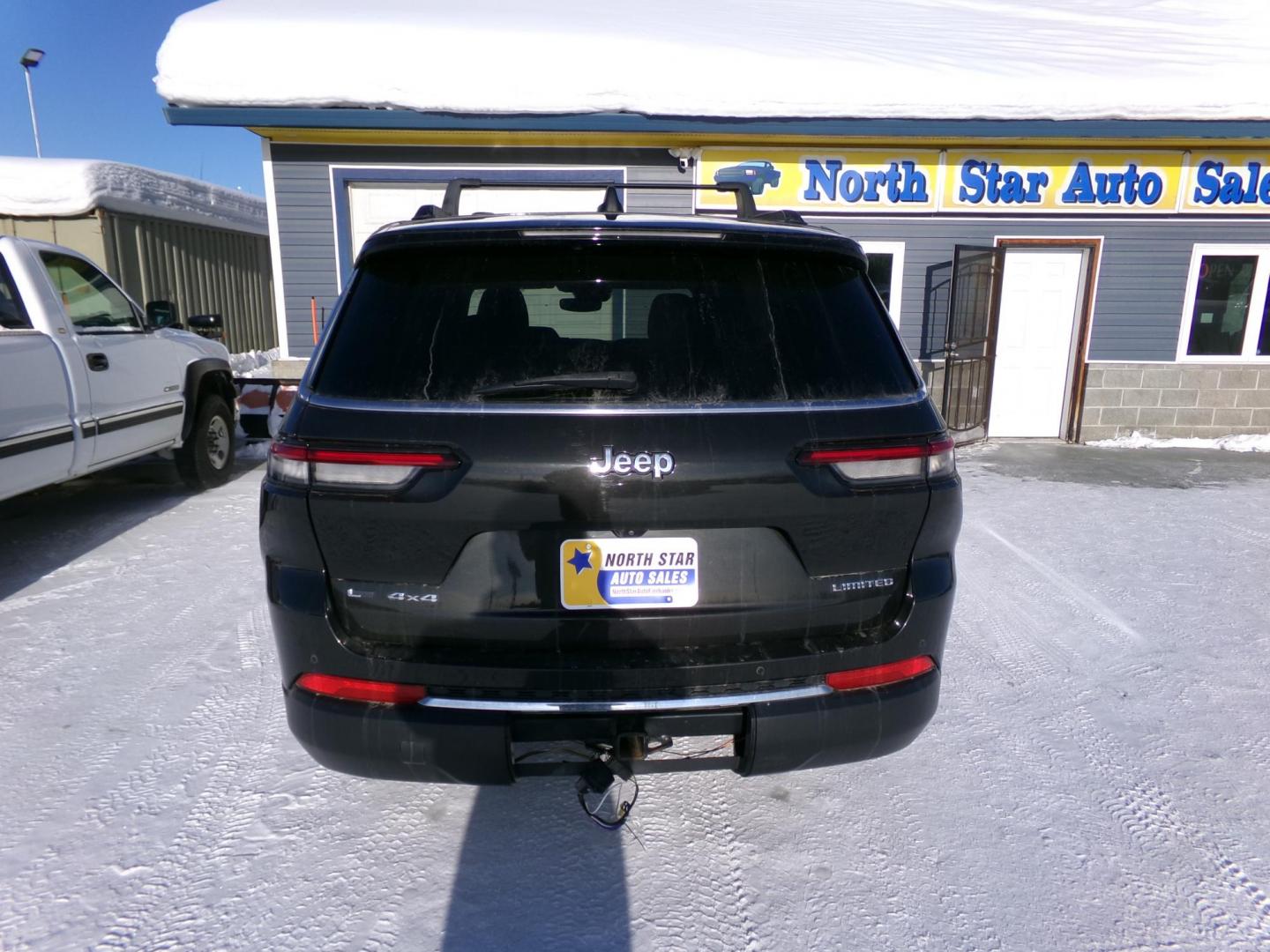 2021 Black /Black Jeep Grand Cherokee Limited 4WD (1C4RJKBG7M8) with an 3.6L V6 DOHC 24V engine, 8A transmission, located at 2630 Philips Field Rd., Fairbanks, AK, 99709, (907) 458-0593, 64.848068, -147.780609 - Photo#3
