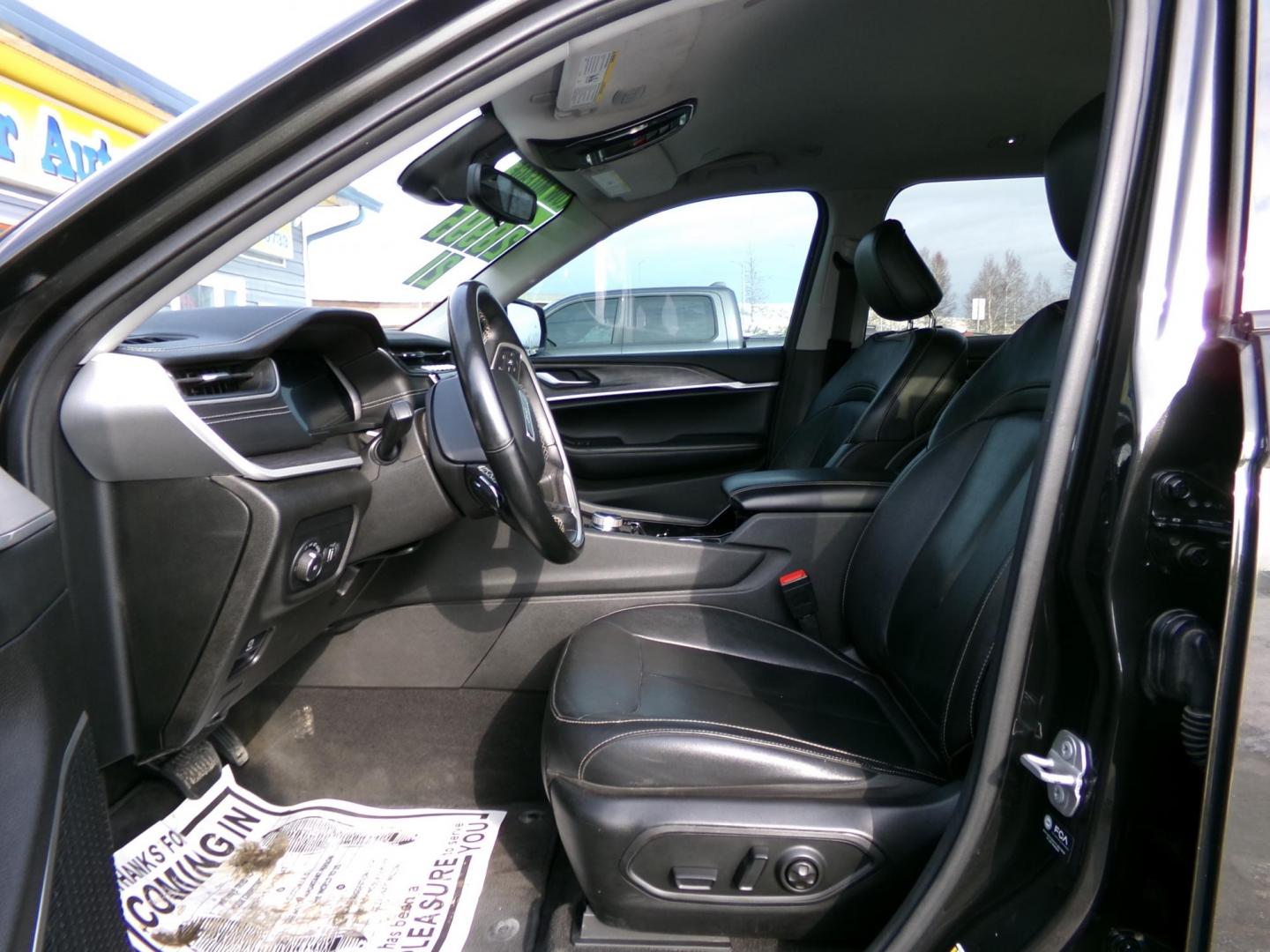 2021 Black /Black Jeep Grand Cherokee Limited 4WD (1C4RJKBG7M8) with an 3.6L V6 DOHC 24V engine, 8A transmission, located at 2630 Philips Field Rd., Fairbanks, AK, 99709, (907) 458-0593, 64.848068, -147.780609 - Photo#4