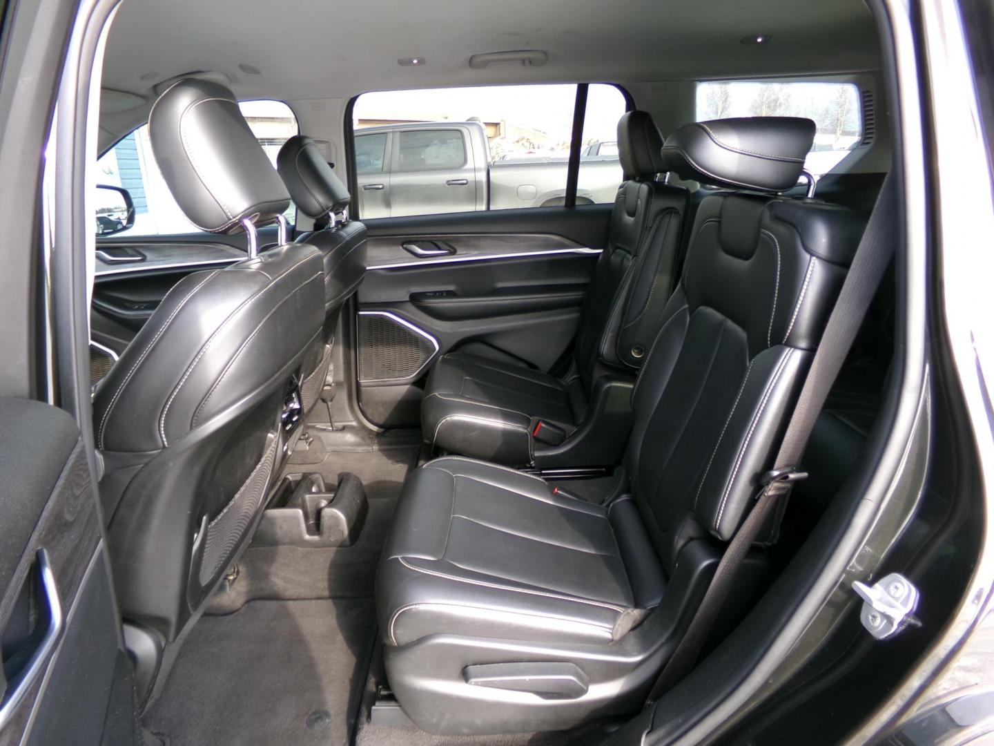 2021 Black /Black Jeep Grand Cherokee Limited 4WD (1C4RJKBG7M8) with an 3.6L V6 DOHC 24V engine, 8A transmission, located at 2630 Philips Field Rd., Fairbanks, AK, 99709, (907) 458-0593, 64.848068, -147.780609 - Photo#5