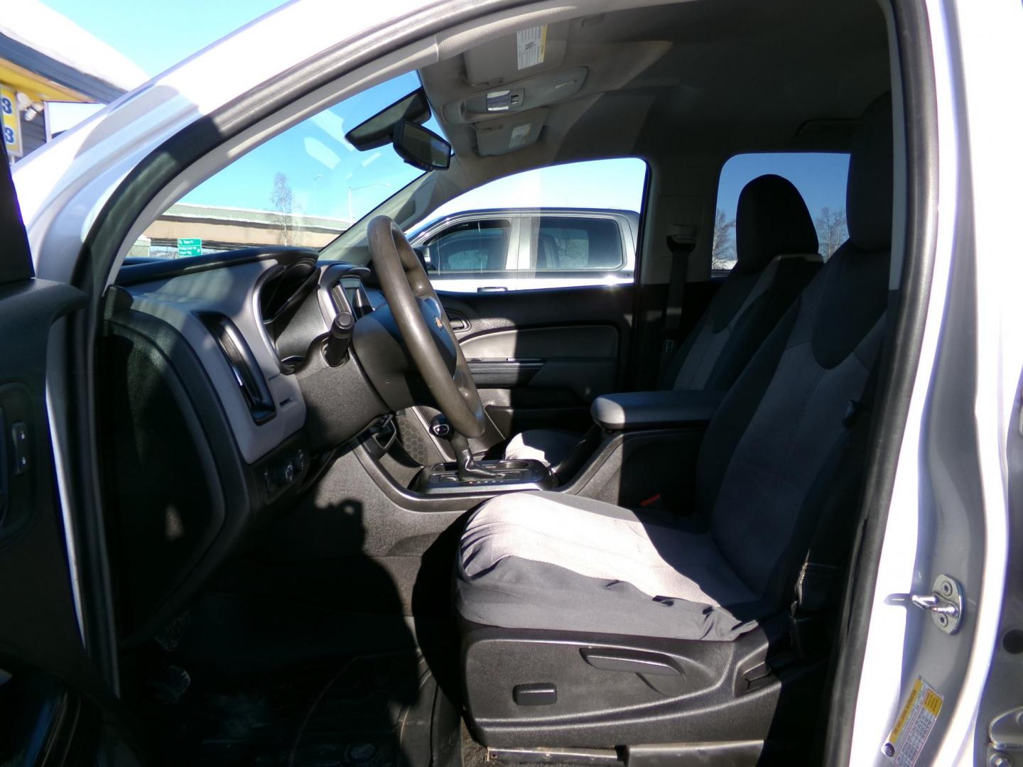 2019 Silver Chevrolet Colorado Work Truck Crew Cab 4WD Short Box (1GCGTBEN9K1) with an 3.6L V6 DOHC 24V GAS engine, 6A transmission, located at 2630 Philips Field Rd., Fairbanks, AK, 99709, (907) 458-0593, 64.848068, -147.780609 - Photo#4