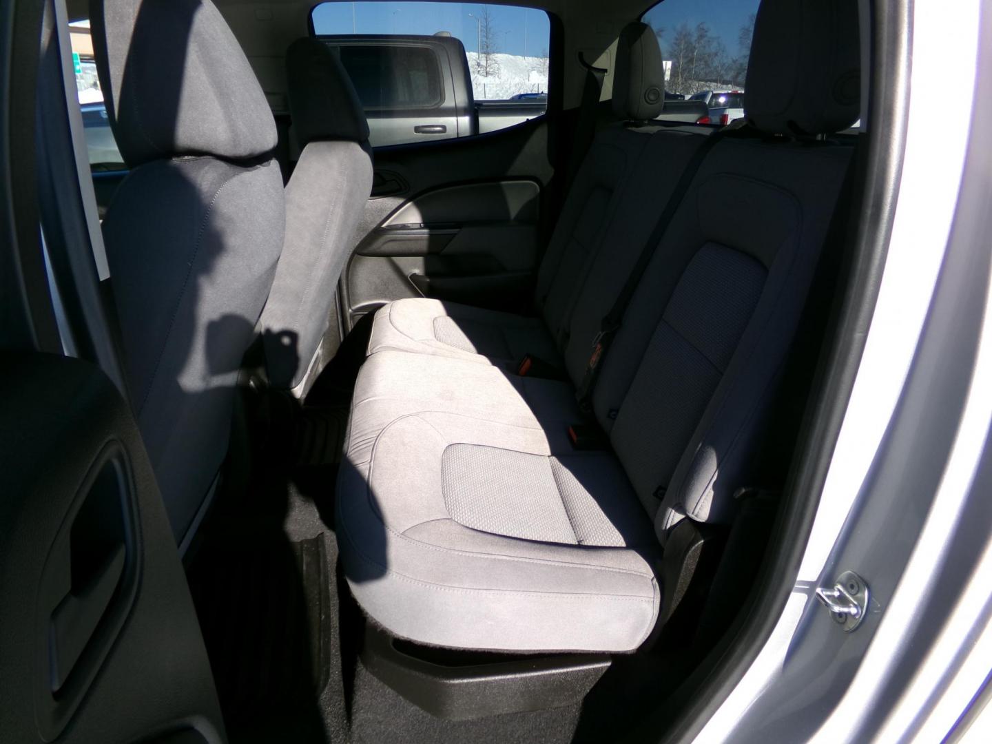 2019 Silver Chevrolet Colorado Work Truck Crew Cab 4WD Short Box (1GCGTBEN9K1) with an 3.6L V6 DOHC 24V GAS engine, 6A transmission, located at 2630 Philips Field Rd., Fairbanks, AK, 99709, (907) 458-0593, 64.848068, -147.780609 - Photo#5