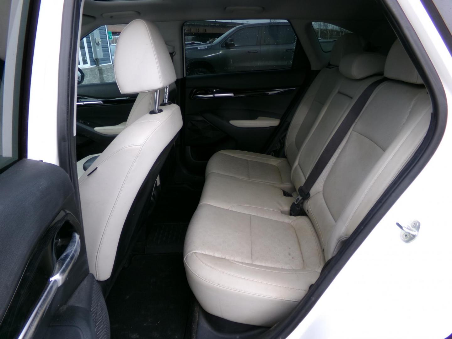 2021 White Kia Seltos EX (KNDERCAA0M7) with an 2.0L L4 DOHC 16V engine, CVT transmission, located at 2630 Philips Field Rd., Fairbanks, AK, 99709, (907) 458-0593, 64.848068, -147.780609 - Photo#5