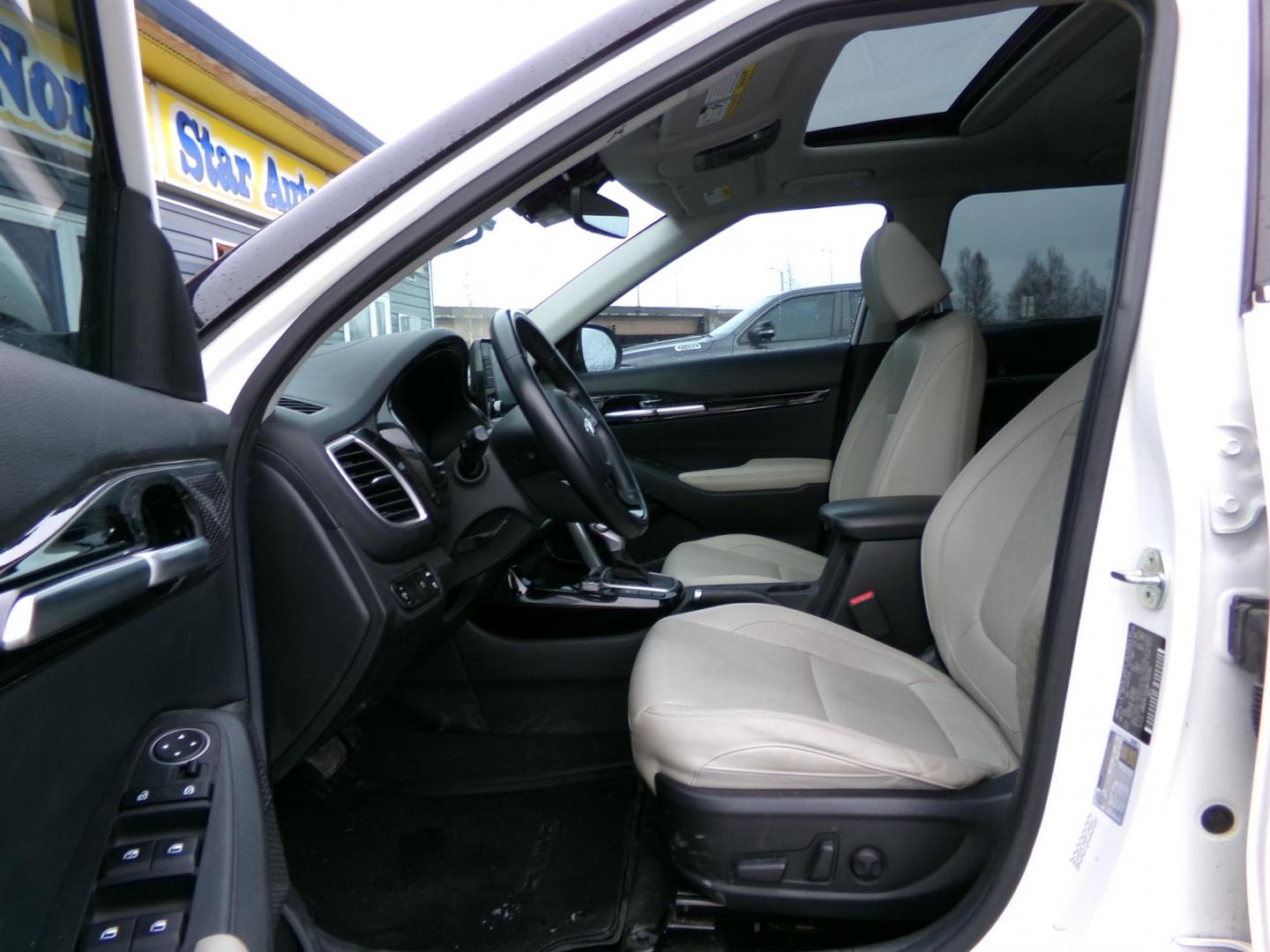 2021 White Kia Seltos EX (KNDERCAA0M7) with an 2.0L L4 DOHC 16V engine, CVT transmission, located at 2630 Philips Field Rd., Fairbanks, AK, 99709, (907) 458-0593, 64.848068, -147.780609 - Photo#4