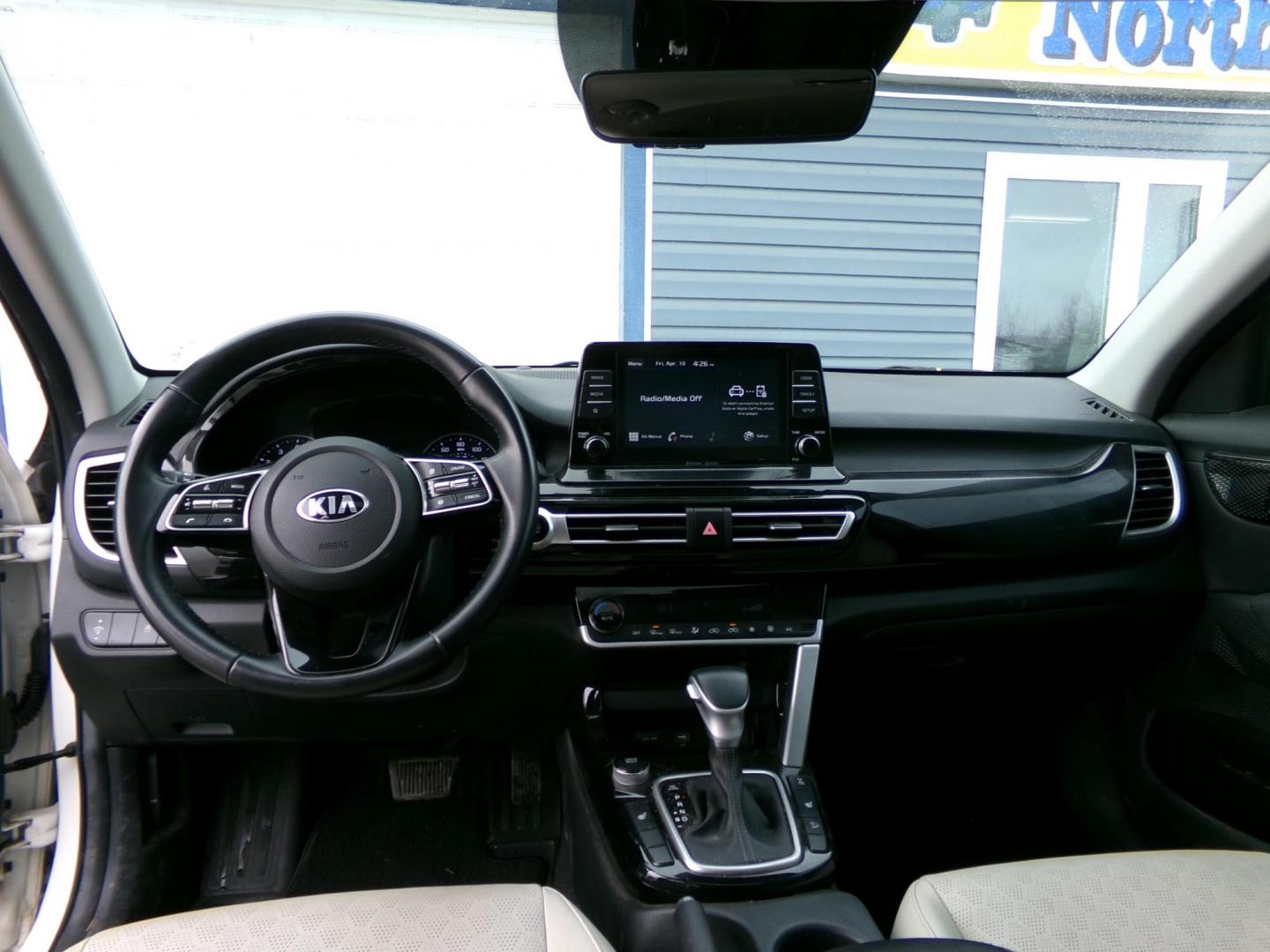 2021 White Kia Seltos EX (KNDERCAA0M7) with an 2.0L L4 DOHC 16V engine, CVT transmission, located at 2630 Philips Field Rd., Fairbanks, AK, 99709, (907) 458-0593, 64.848068, -147.780609 - Photo#6