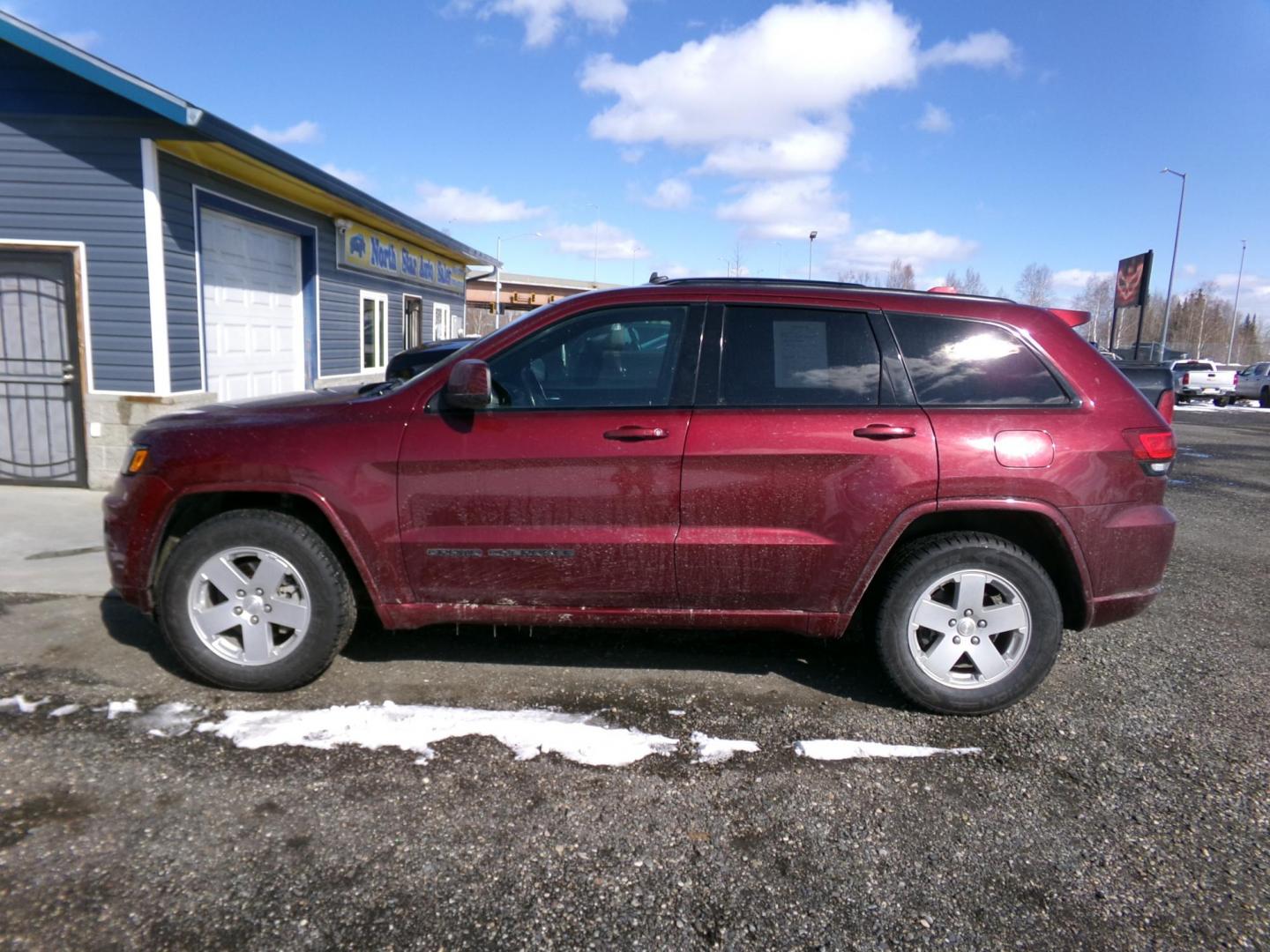 2020 Red /Black Jeep Grand Cherokee Laredo 4WD (1C4RJFAG4LC) with an 3.6L V6 DOHC 24V engine, 8A transmission, located at 2630 Philips Field Rd., Fairbanks, AK, 99709, (907) 458-0593, 64.848068, -147.780609 - Photo#2