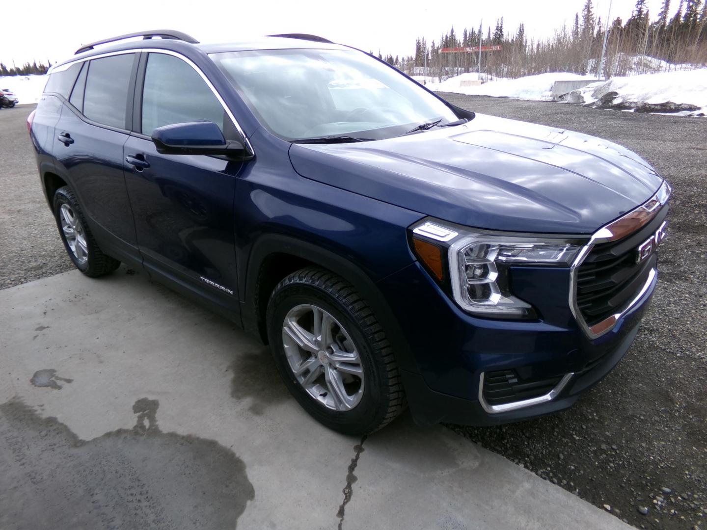 2022 Blue GMC Terrain SLE AWD (3GKALTEV7NL) with an 1.4L L4 DOHC 16V TURBO engine, 6A transmission, located at 2630 Philips Field Rd., Fairbanks, AK, 99709, (907) 458-0593, 64.848068, -147.780609 - Photo#0