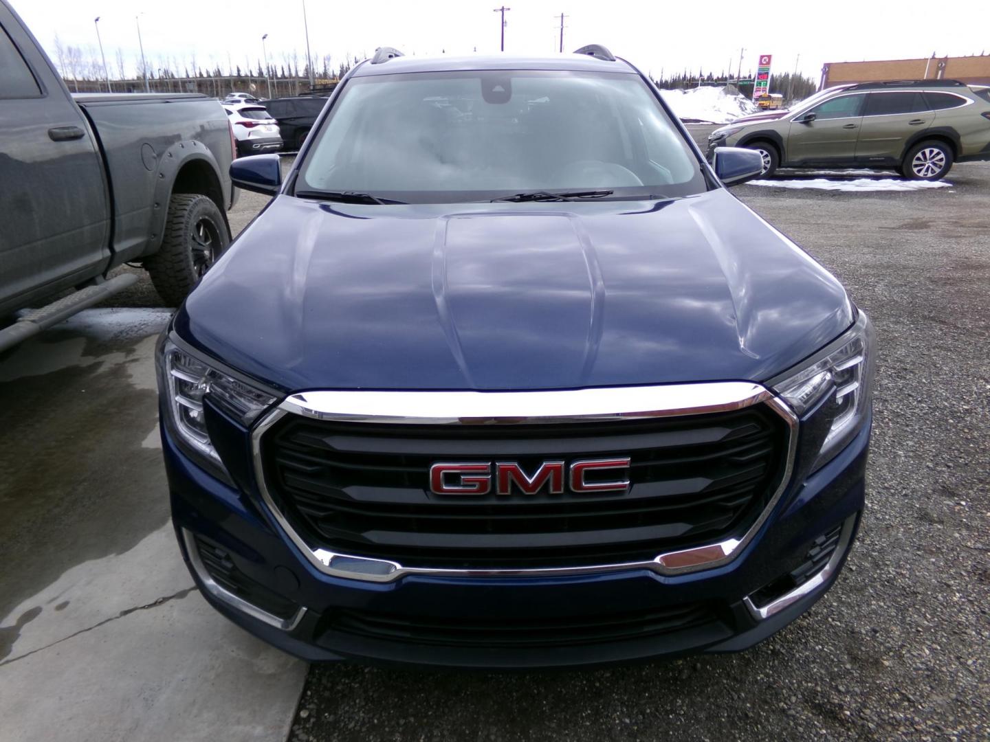 2022 Blue GMC Terrain SLE AWD (3GKALTEV7NL) with an 1.4L L4 DOHC 16V TURBO engine, 6A transmission, located at 2630 Philips Field Rd., Fairbanks, AK, 99709, (907) 458-0593, 64.848068, -147.780609 - Photo#1
