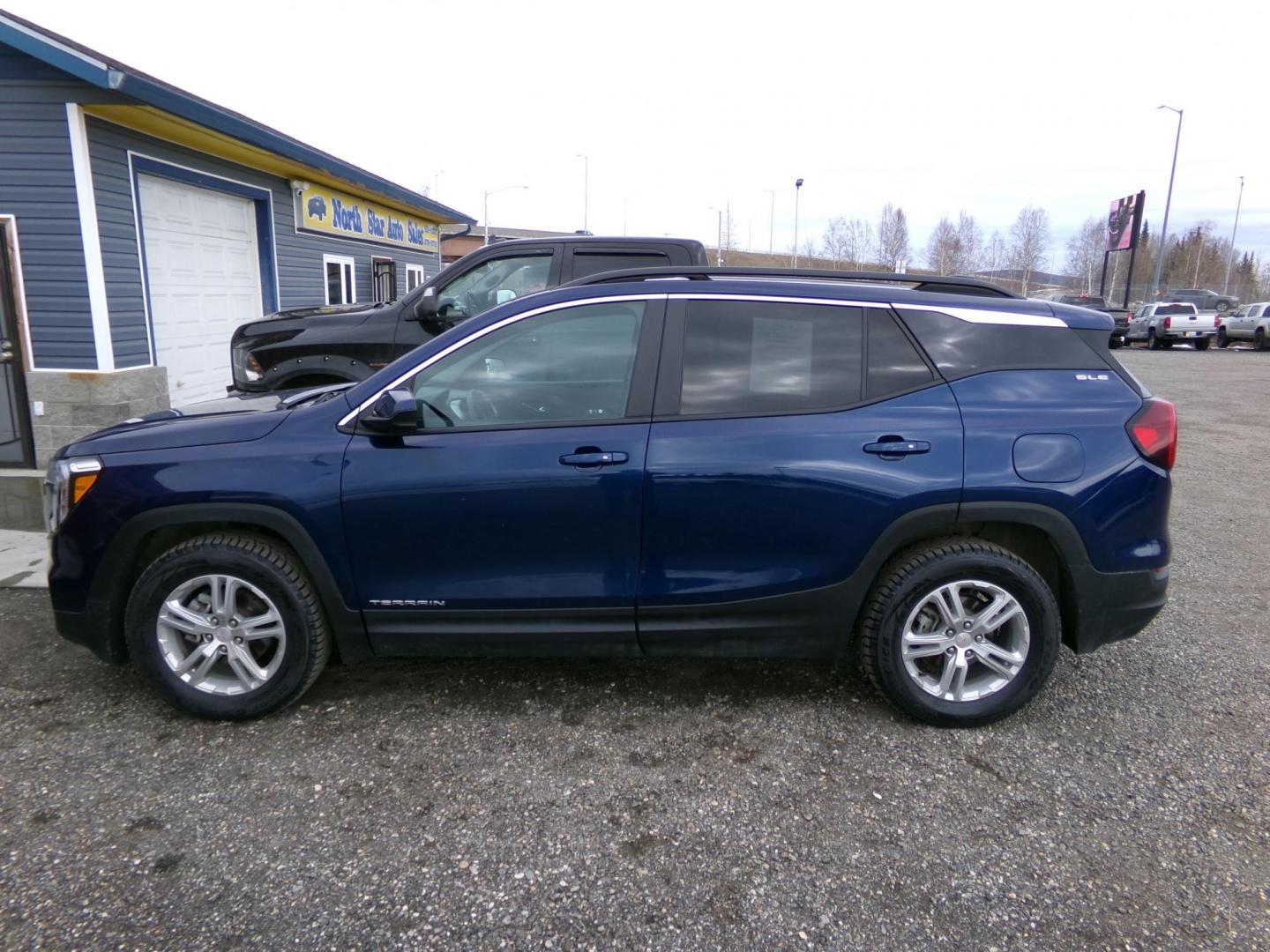 2022 Blue GMC Terrain SLE AWD (3GKALTEV7NL) with an 1.4L L4 DOHC 16V TURBO engine, 6A transmission, located at 2630 Philips Field Rd., Fairbanks, AK, 99709, (907) 458-0593, 64.848068, -147.780609 - Photo#2