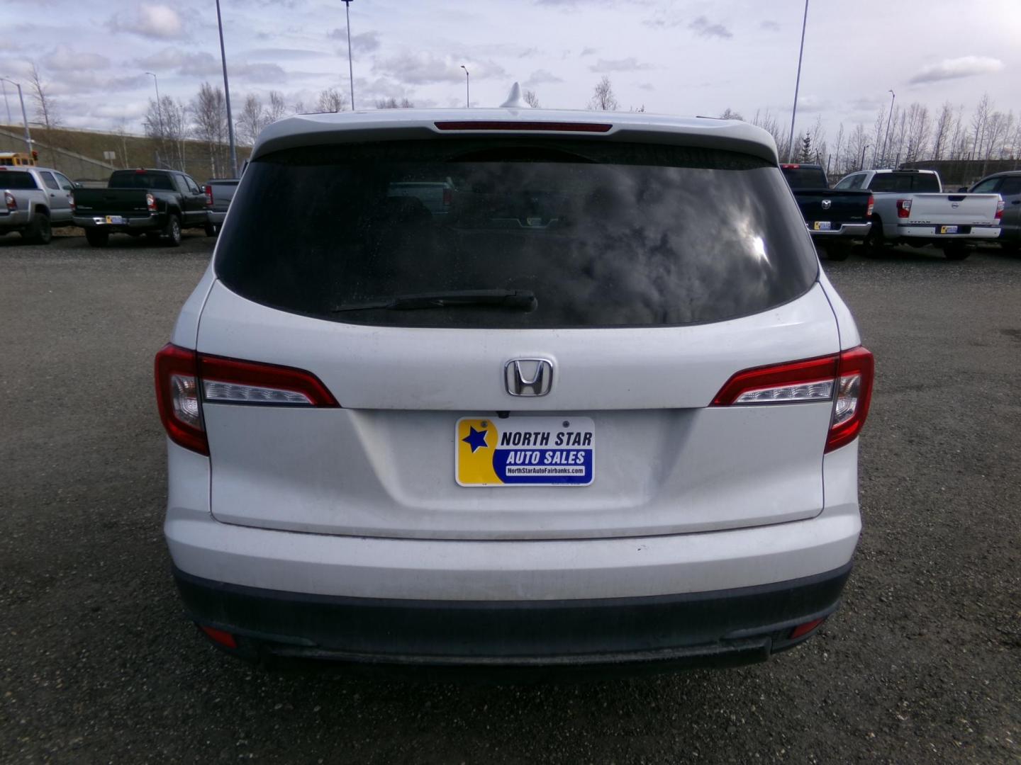 2020 White Honda Pilot EXL 4WD (5FNYF6H58LB) with an 3.5L V6 SOHC 24V engine, 6A transmission, located at 2630 Philips Field Rd., Fairbanks, AK, 99709, (907) 458-0593, 64.848068, -147.780609 - Photo#3
