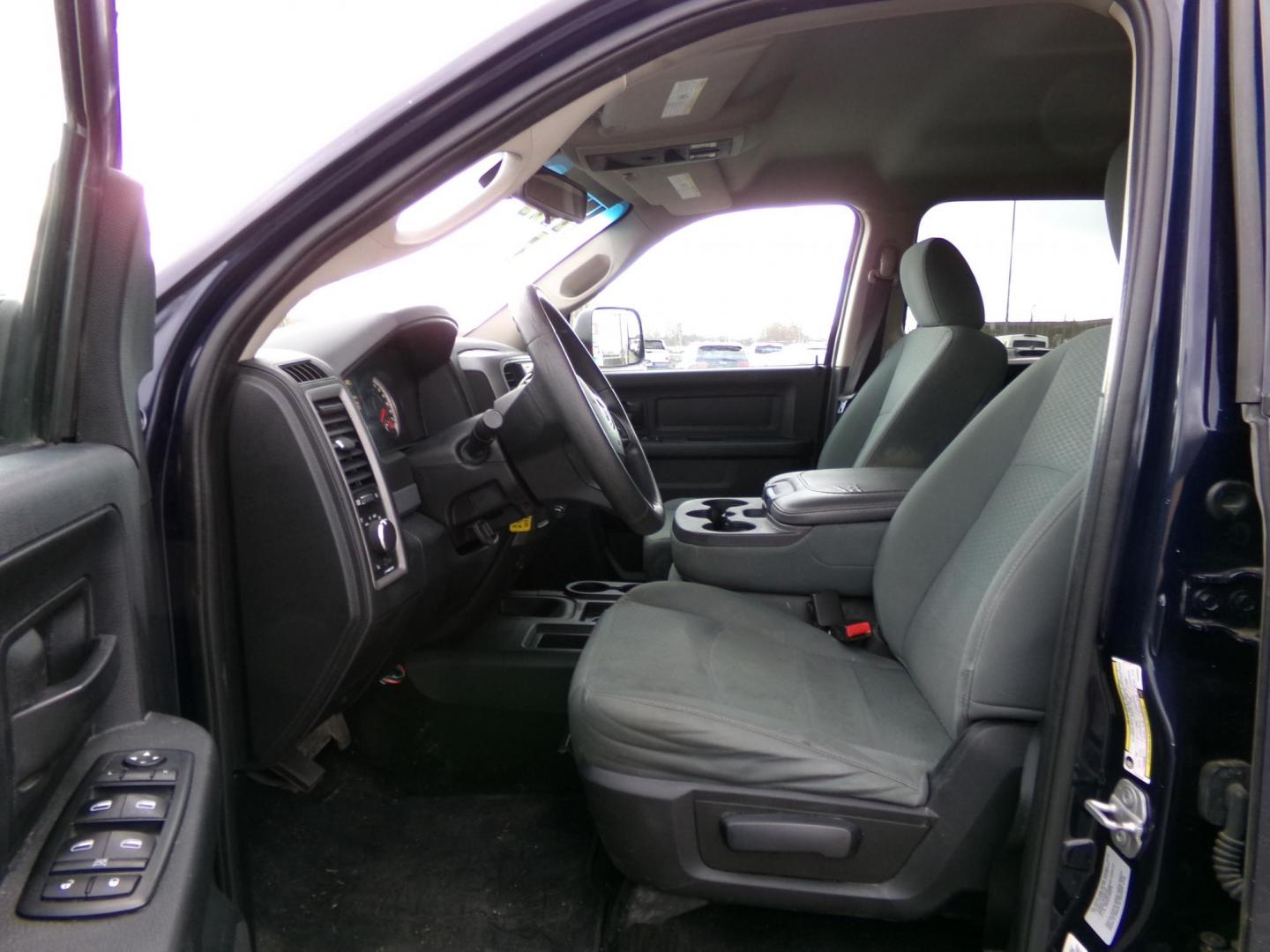 2015 Blue Dodge 2500 Tradesman Crew Cab SWB 4WD (3C6TR5CTXFG) with an 5.7L V8 OHV 16V engine, 6-Speed Automatic transmission, located at 2630 Philips Field Rd., Fairbanks, AK, 99709, (907) 458-0593, 64.848068, -147.780609 - Photo#4