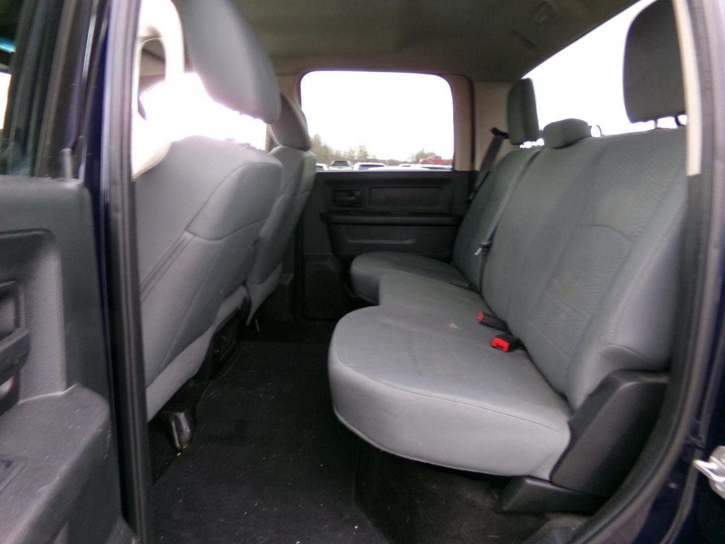 2015 Blue Dodge 2500 Tradesman Crew Cab SWB 4WD (3C6TR5CTXFG) with an 5.7L V8 OHV 16V engine, 6-Speed Automatic transmission, located at 2630 Philips Field Rd., Fairbanks, AK, 99709, (907) 458-0593, 64.848068, -147.780609 - Photo#5