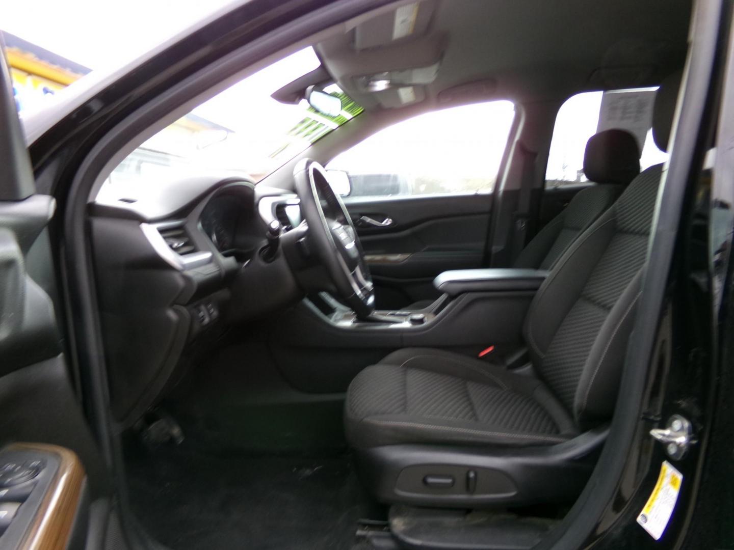 2017 Black GMC Acadia SLE-2 AWD (1GKKNSLS8HZ) with an 2.5L L4 DOHC 16V engine, 6A transmission, located at 2630 Philips Field Rd., Fairbanks, AK, 99709, (907) 458-0593, 64.848068, -147.780609 - Photo#4