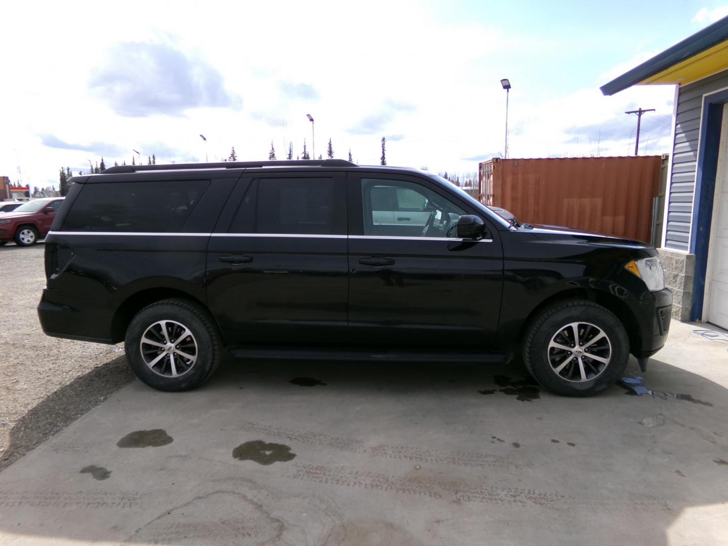 2019 Black Ford Expedition MAX XLT 4WD (1FMJK1JT6KE) with an 3.5L V6 DOHC 24V FFV engine, 6A transmission, located at 2630 Philips Field Rd., Fairbanks, AK, 99709, (907) 458-0593, 64.848068, -147.780609 - Photo#2