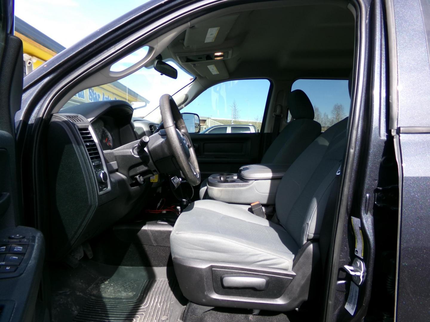 2017 Grey Dodge 3500 Tradesman Crew Cab 4WD (3C63R3GJ3HG) with an 6.4L V8 OHV 16V engine, 6A transmission, located at 2630 Philips Field Rd., Fairbanks, AK, 99709, (907) 458-0593, 64.848068, -147.780609 - Photo#4