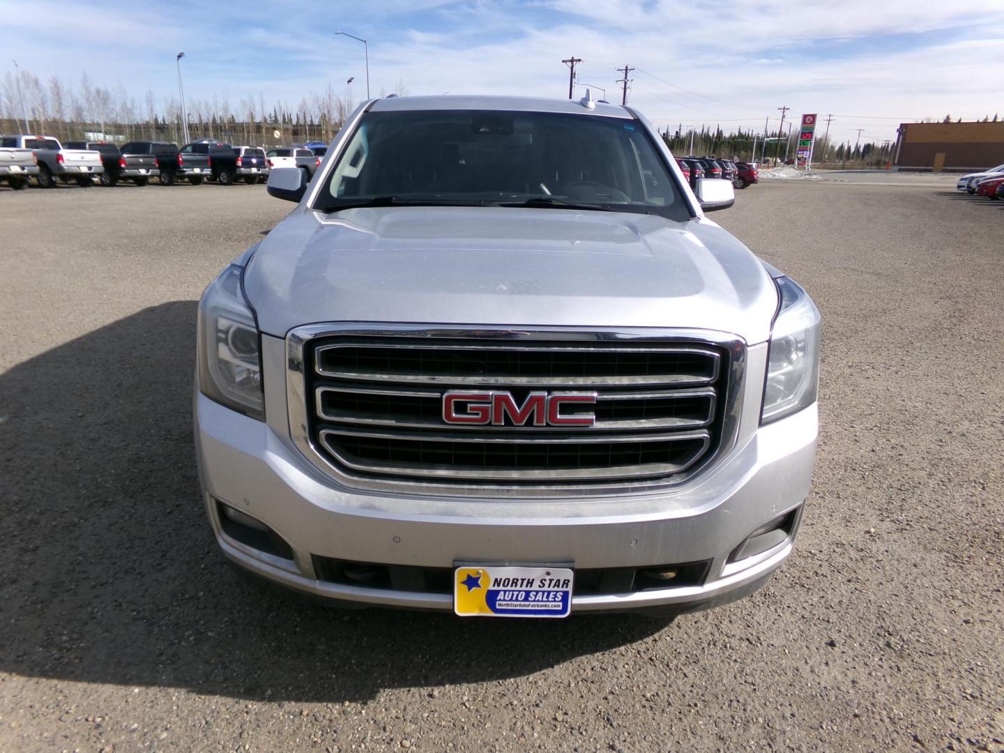 2020 Silver GMC Yukon XL SLE 4WD (1GKS2FEC7LR) with an 5.3L V8 OHV 16V engine, 6A transmission, located at 2630 Philips Field Rd., Fairbanks, AK, 99709, (907) 458-0593, 64.848068, -147.780609 - Photo#1