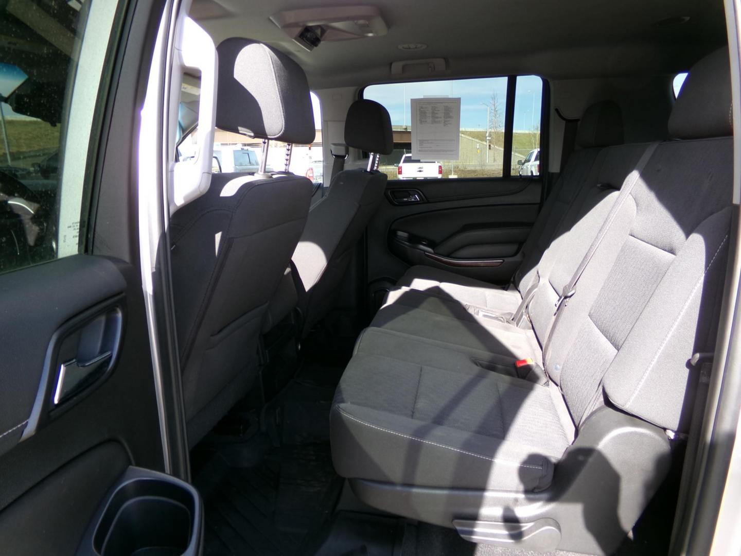 2020 Silver GMC Yukon XL SLE 4WD (1GKS2FEC7LR) with an 5.3L V8 OHV 16V engine, 6A transmission, located at 2630 Philips Field Rd., Fairbanks, AK, 99709, (907) 458-0593, 64.848068, -147.780609 - Photo#5