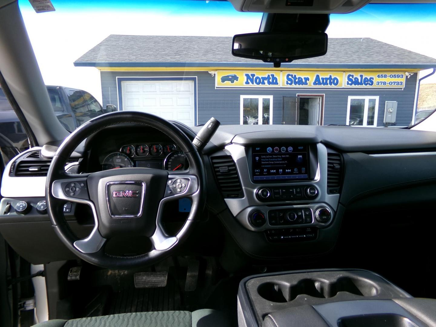 2020 Silver GMC Yukon XL SLE 4WD (1GKS2FEC7LR) with an 5.3L V8 OHV 16V engine, 6A transmission, located at 2630 Philips Field Rd., Fairbanks, AK, 99709, (907) 458-0593, 64.848068, -147.780609 - Photo#7