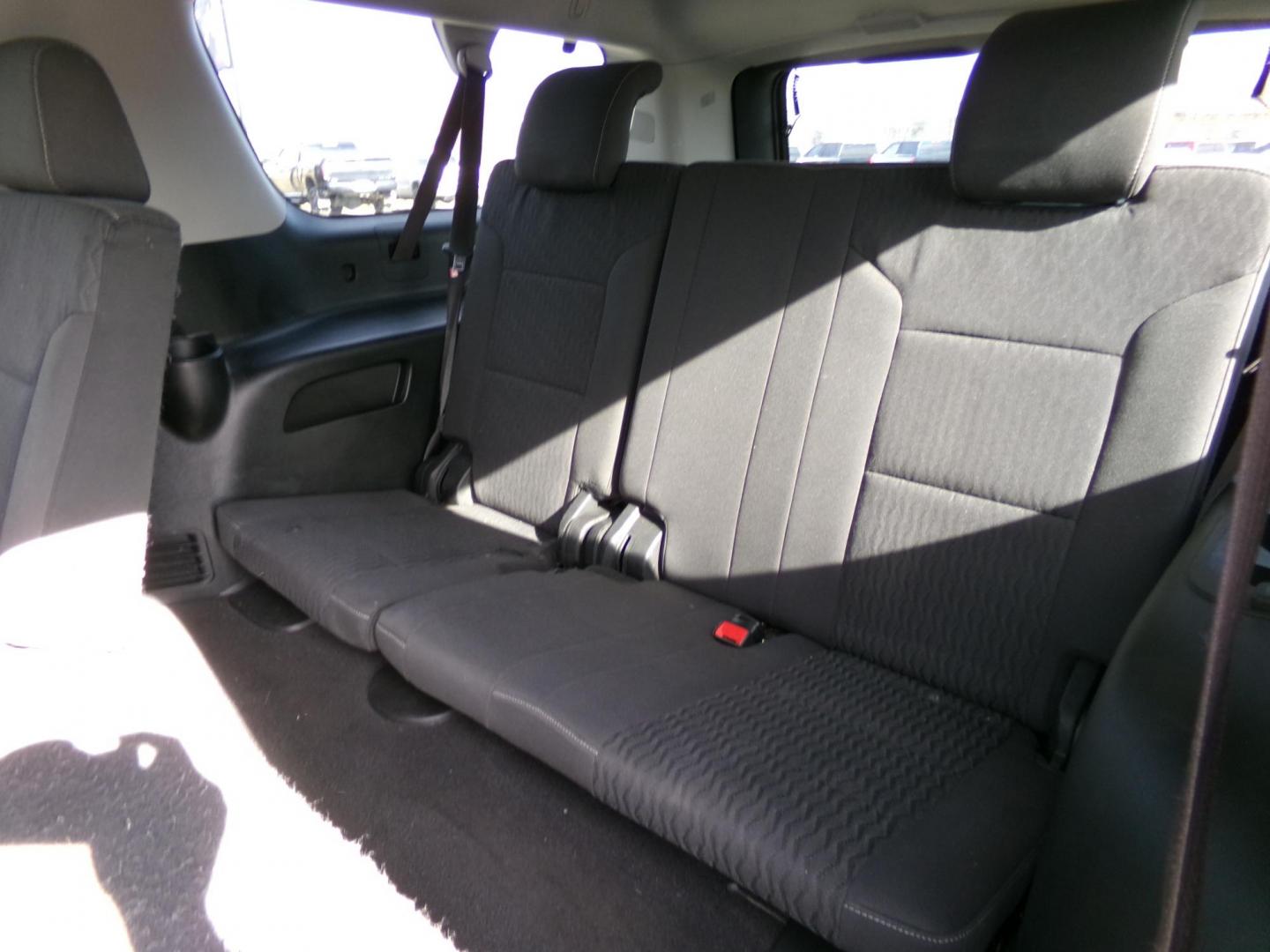 2020 Silver GMC Yukon XL SLE 4WD (1GKS2FEC7LR) with an 5.3L V8 OHV 16V engine, 6A transmission, located at 2630 Philips Field Rd., Fairbanks, AK, 99709, (907) 458-0593, 64.848068, -147.780609 - Photo#6