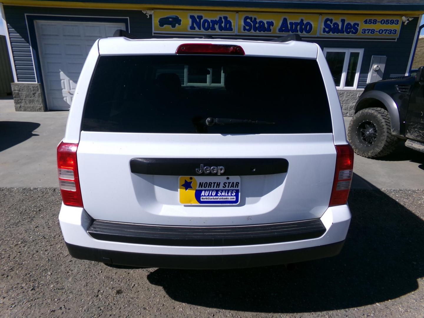 2016 White Jeep Patriot Sport 2WD (1C4NJPBAXGD) with an 2.0L L4 DOHC 16V engine, located at 2630 Philips Field Rd., Fairbanks, AK, 99709, (907) 458-0593, 64.848068, -147.780609 - Photo#3