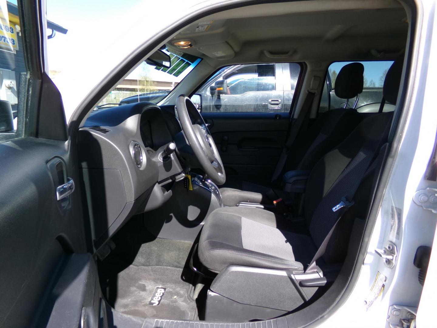 2016 White Jeep Patriot Sport 2WD (1C4NJPBAXGD) with an 2.0L L4 DOHC 16V engine, located at 2630 Philips Field Rd., Fairbanks, AK, 99709, (907) 458-0593, 64.848068, -147.780609 - Photo#4