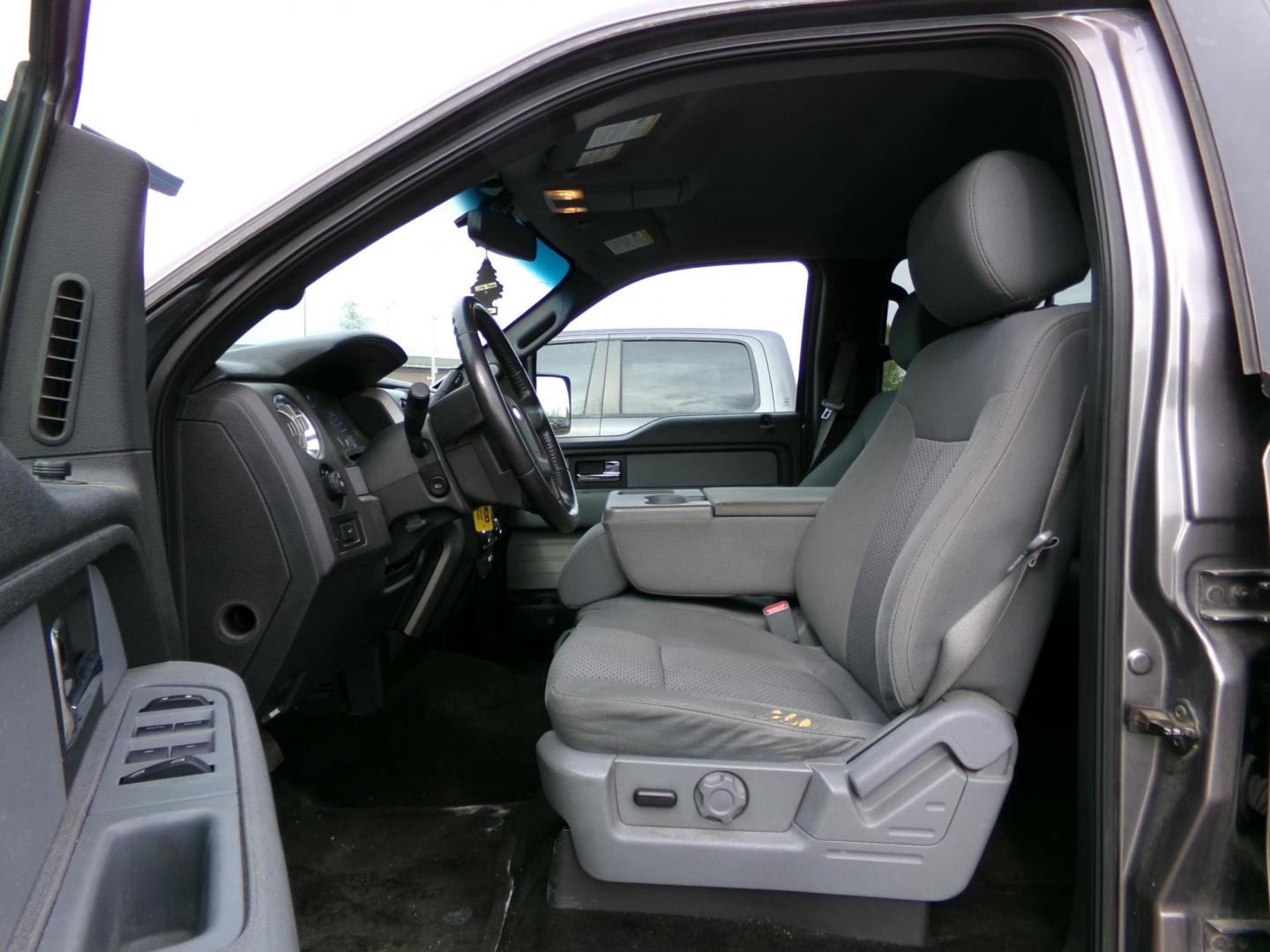 2013 Grey Ford F-150 XLT SuperCrew 6.5-ft. Bed 4WD (1FTFW1ET0DK) with an 3.5L V6 TURBO engine, 6-Speed Automatic transmission, located at 2630 Philips Field Rd., Fairbanks, AK, 99709, (907) 458-0593, 64.848068, -147.780609 - Photo#4
