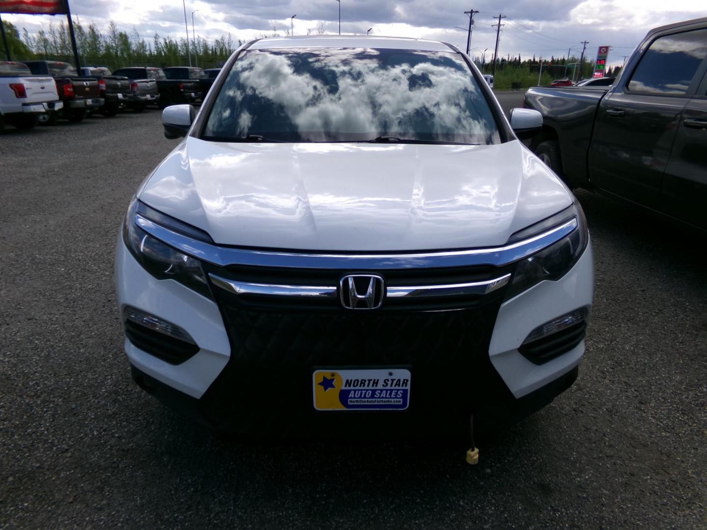 2016 White Honda Pilot EXL 4WD (5FNYF6H56GB) with an 3.5L V6 SOHC 24V engine, 6-Speed Automatic transmission, located at 2630 Philips Field Rd., Fairbanks, AK, 99709, (907) 458-0593, 64.848068, -147.780609 - Photo#1