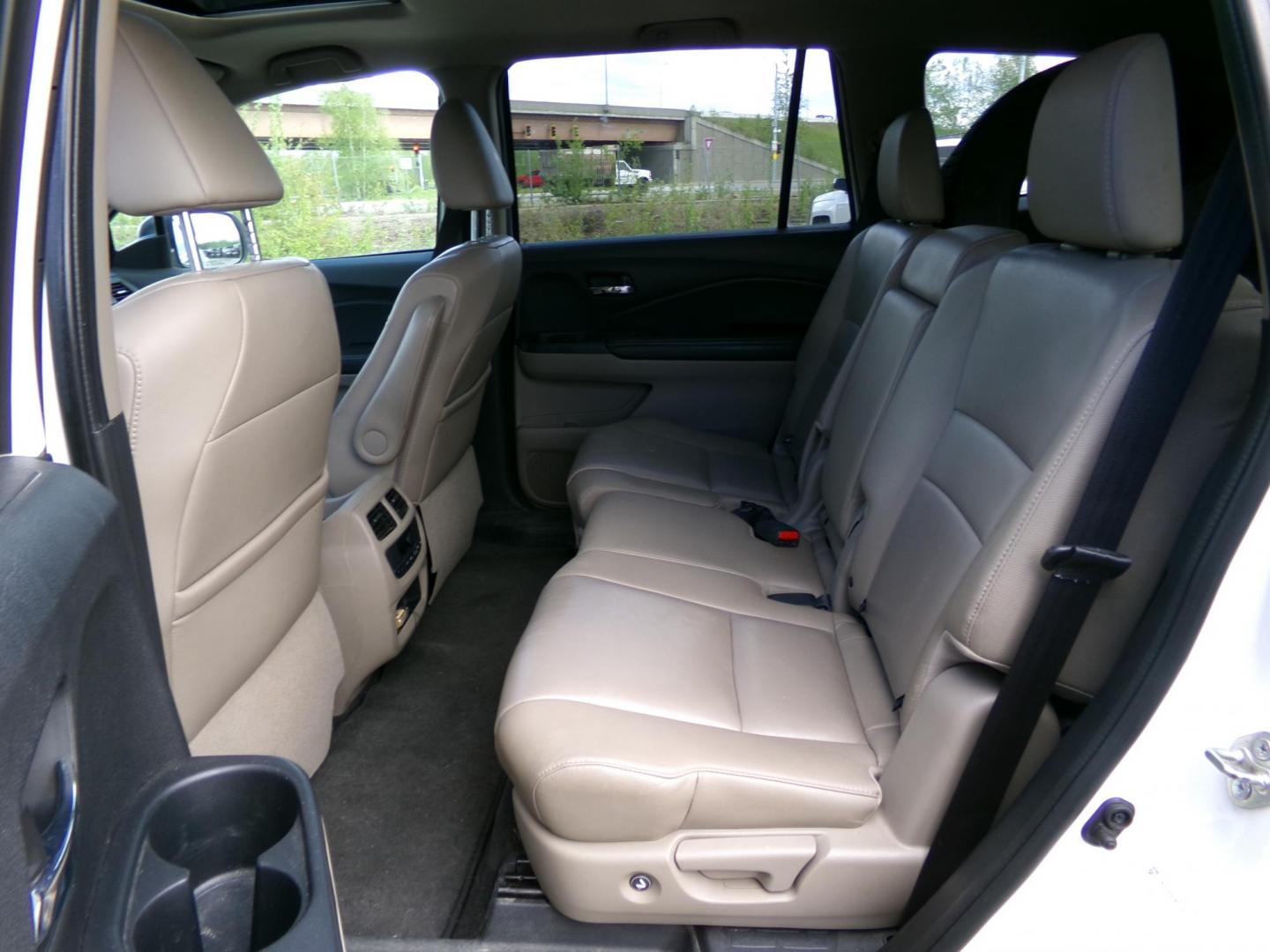 2016 White Honda Pilot EXL 4WD (5FNYF6H56GB) with an 3.5L V6 SOHC 24V engine, 6-Speed Automatic transmission, located at 2630 Philips Field Rd., Fairbanks, AK, 99709, (907) 458-0593, 64.848068, -147.780609 - Photo#5