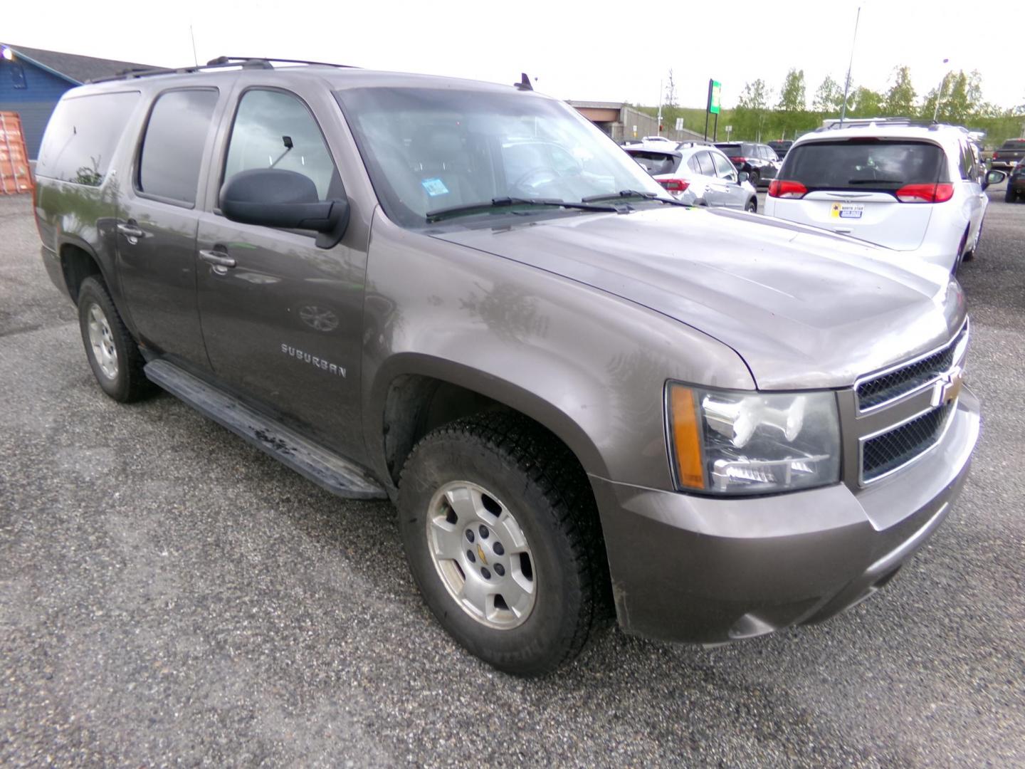 2011 Brown Chevrolet Suburban LT 1500 4WD (1GNSKJE35BR) with an 5.3L V8 OHV 16V FFV engine, 4-Speed Automatic transmission, located at 2630 Philips Field Rd., Fairbanks, AK, 99709, (907) 458-0593, 64.848068, -147.780609 - Photo#0