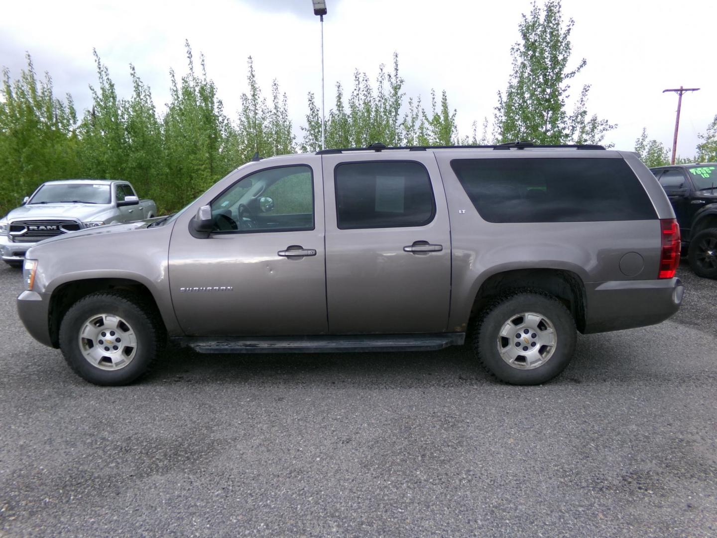 2011 Brown Chevrolet Suburban LT 1500 4WD (1GNSKJE35BR) with an 5.3L V8 OHV 16V FFV engine, 4-Speed Automatic transmission, located at 2630 Philips Field Rd., Fairbanks, AK, 99709, (907) 458-0593, 64.848068, -147.780609 - Photo#2